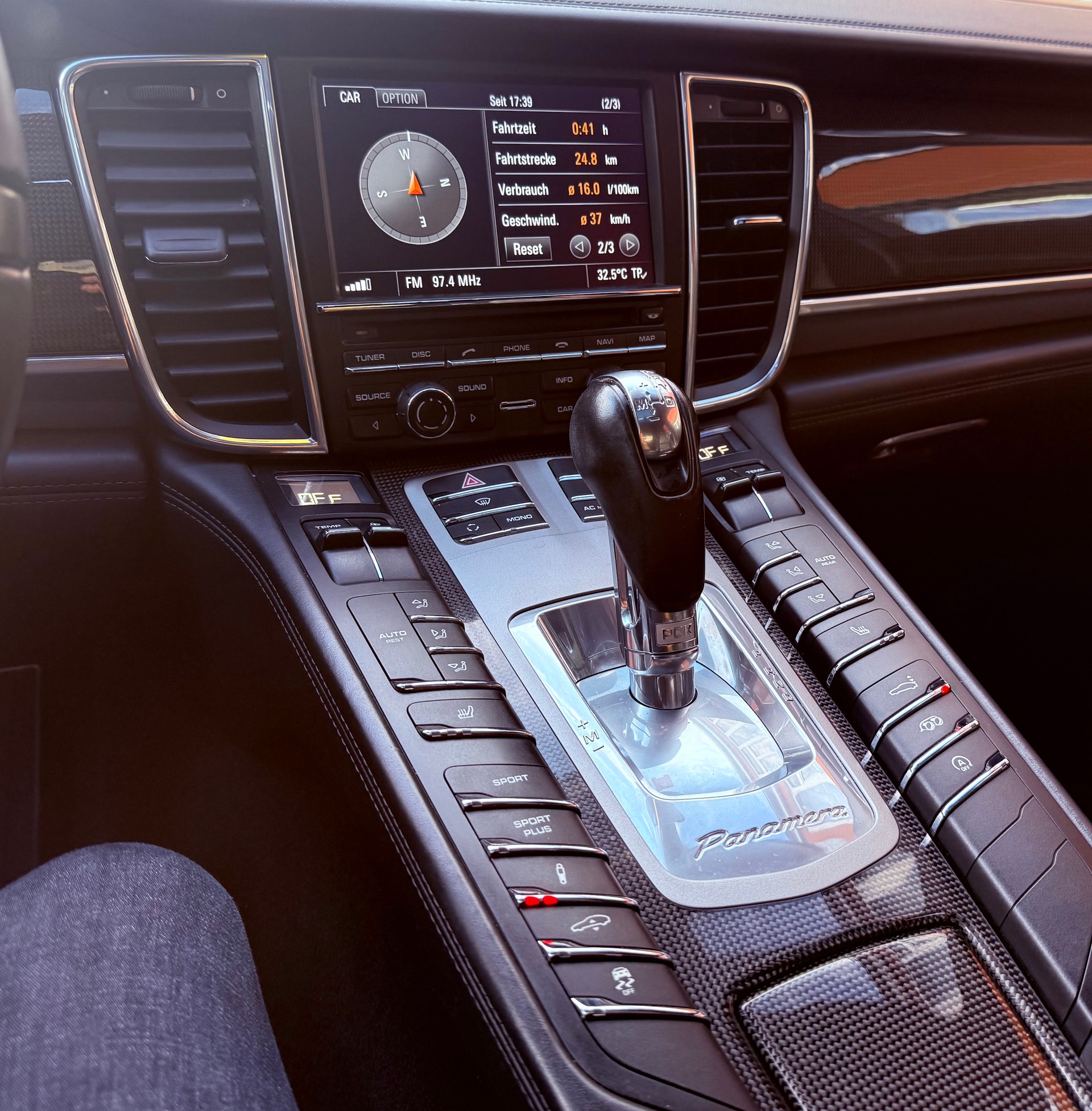 PORSCHE Panamera Turbo 4.8 PDK-image-9