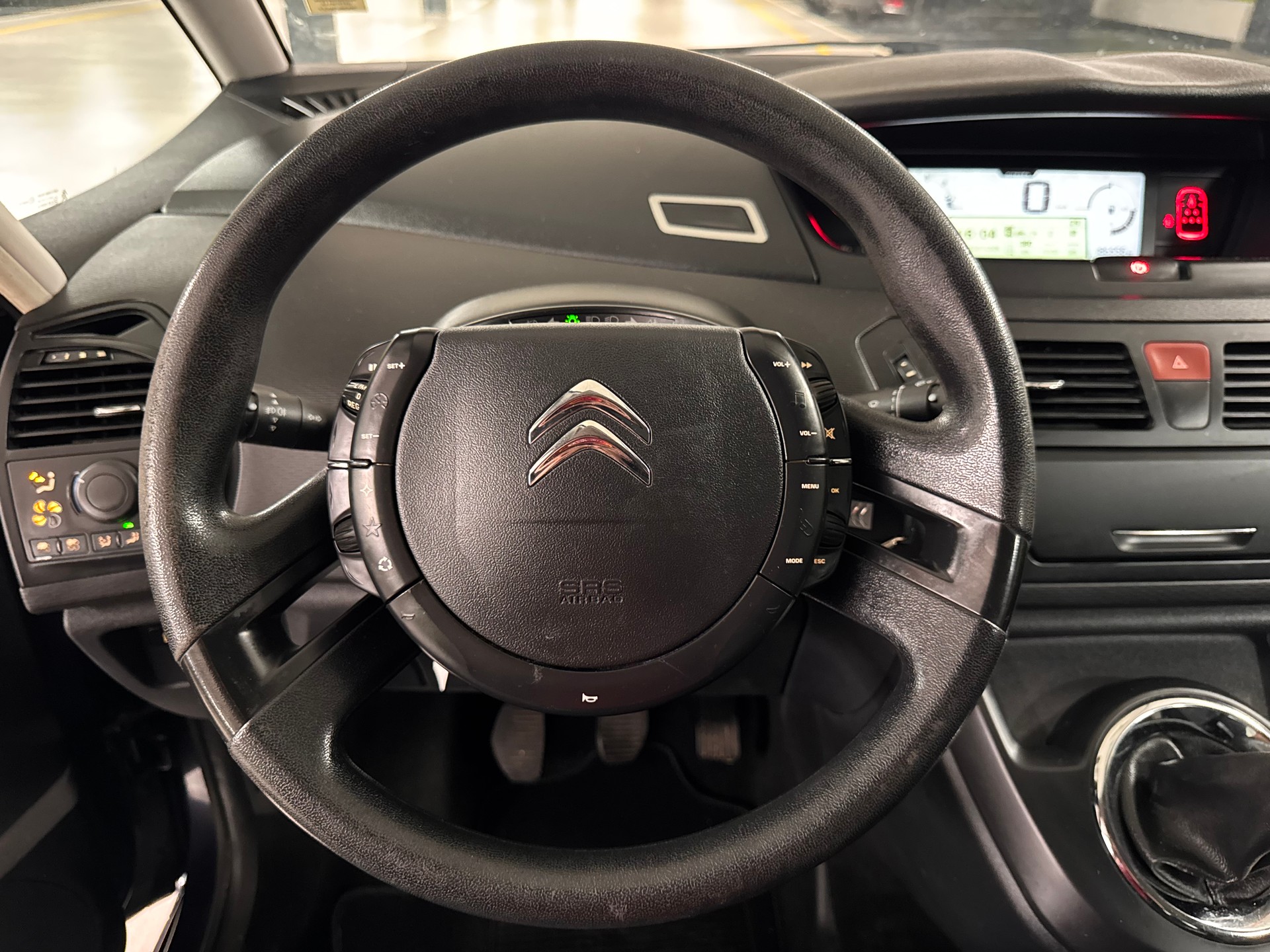CITROEN Grand C4 Picasso 1.6i 16V Swiss Style-image-12
