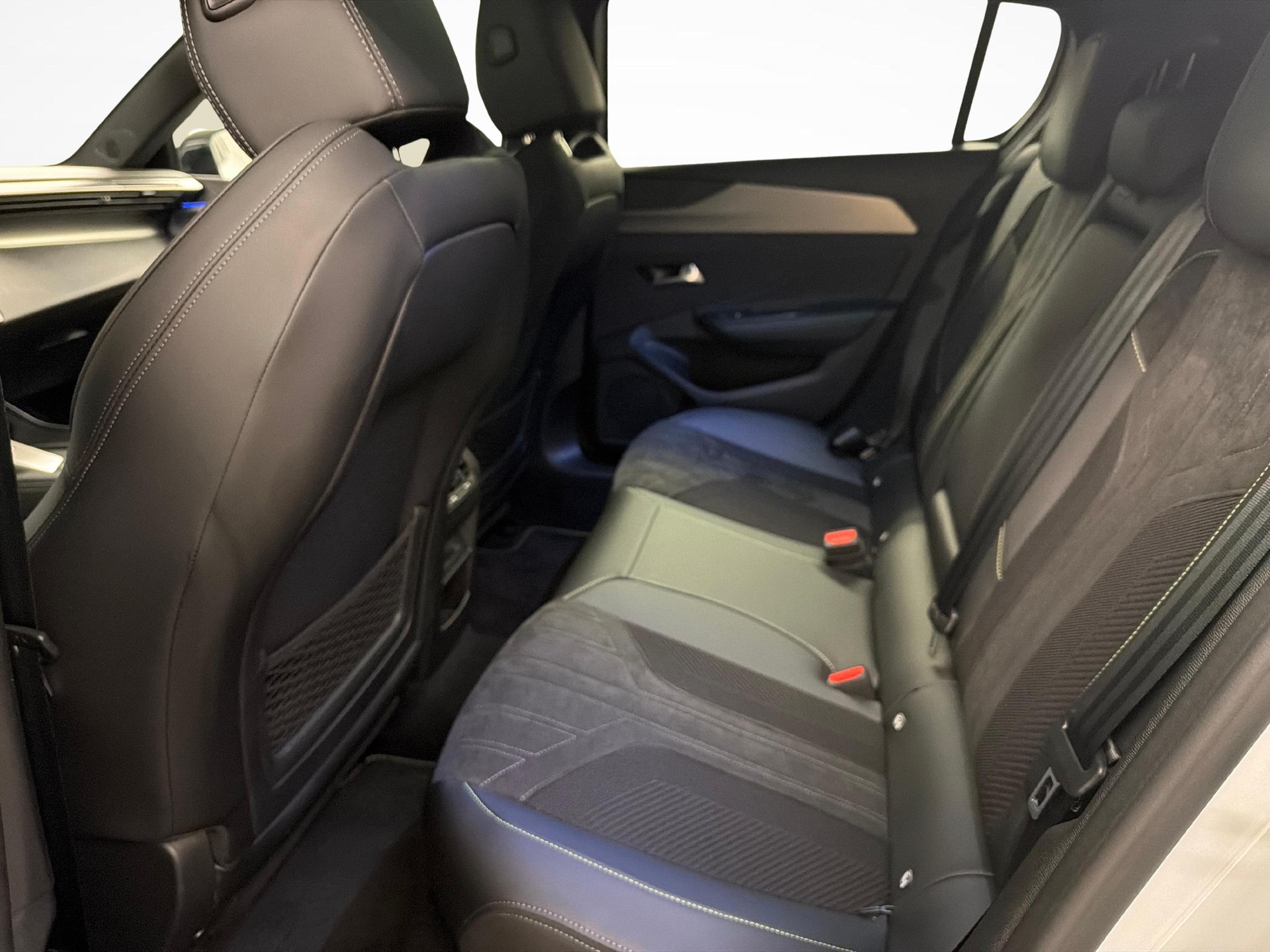PEUGEOT 308 1.6 PHEV 180 GT-image-11