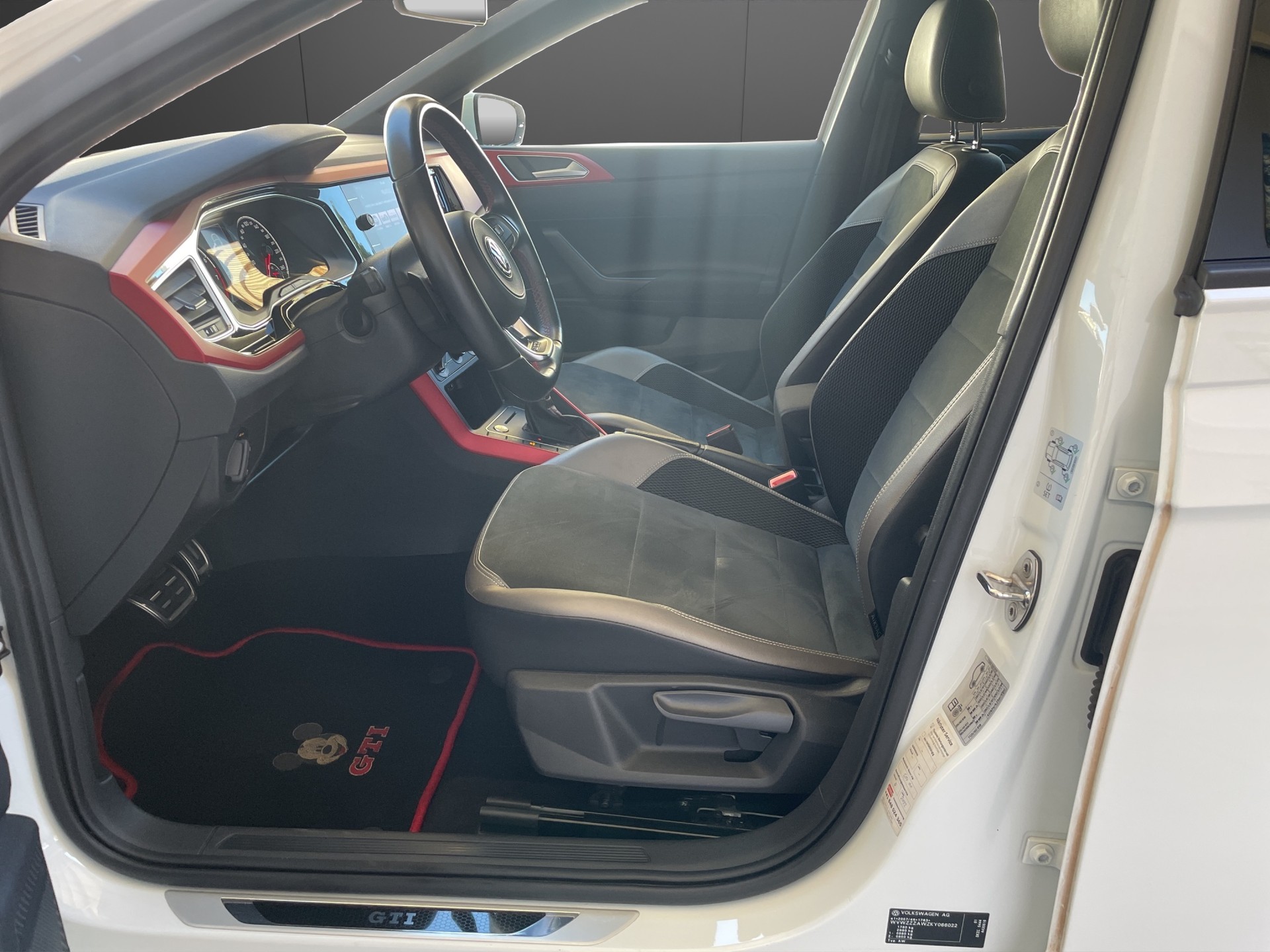 VW Polo 2.0 TSI GTI DSG-image-13