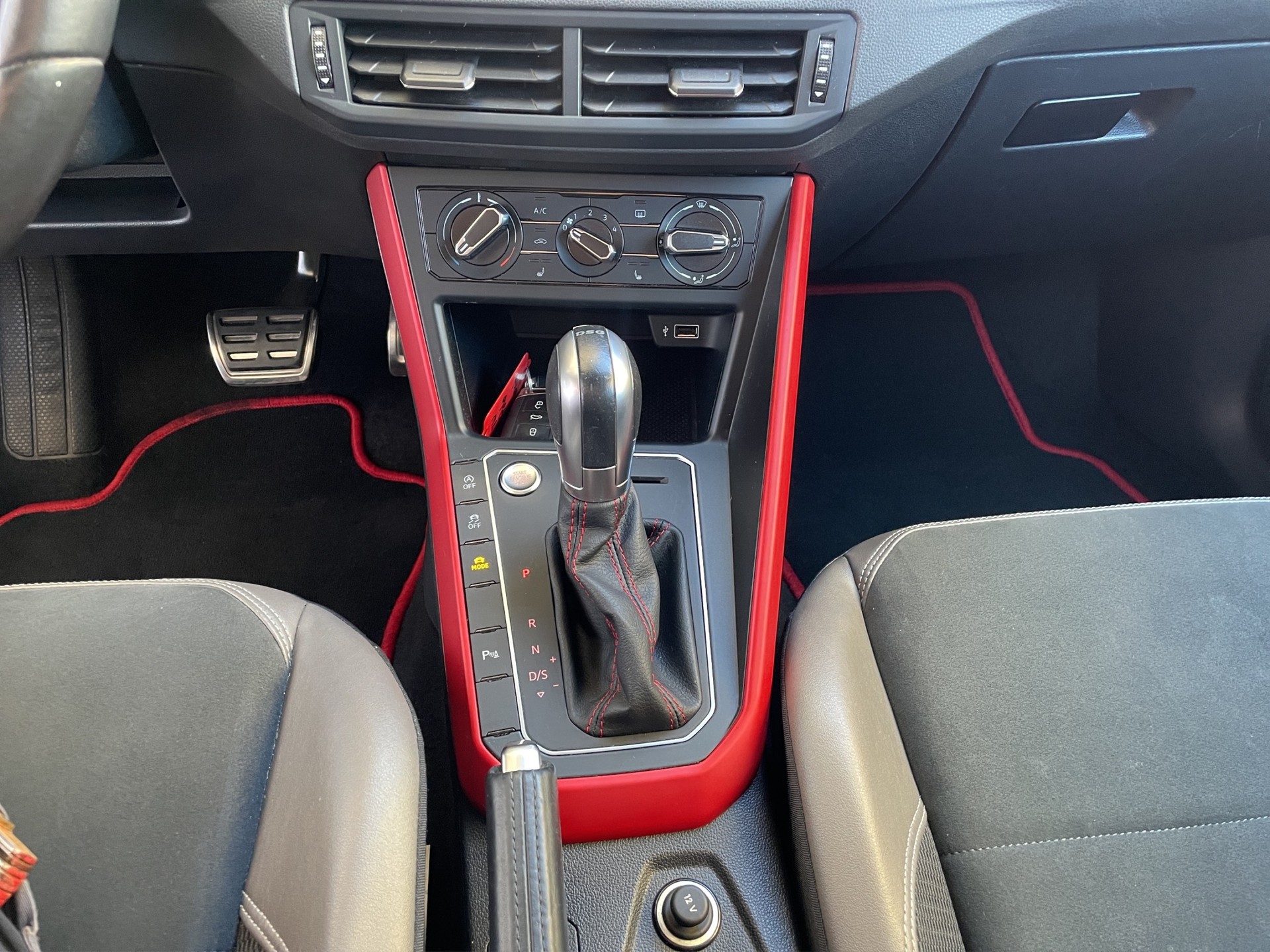 VW Polo 2.0 TSI GTI DSG-image-11