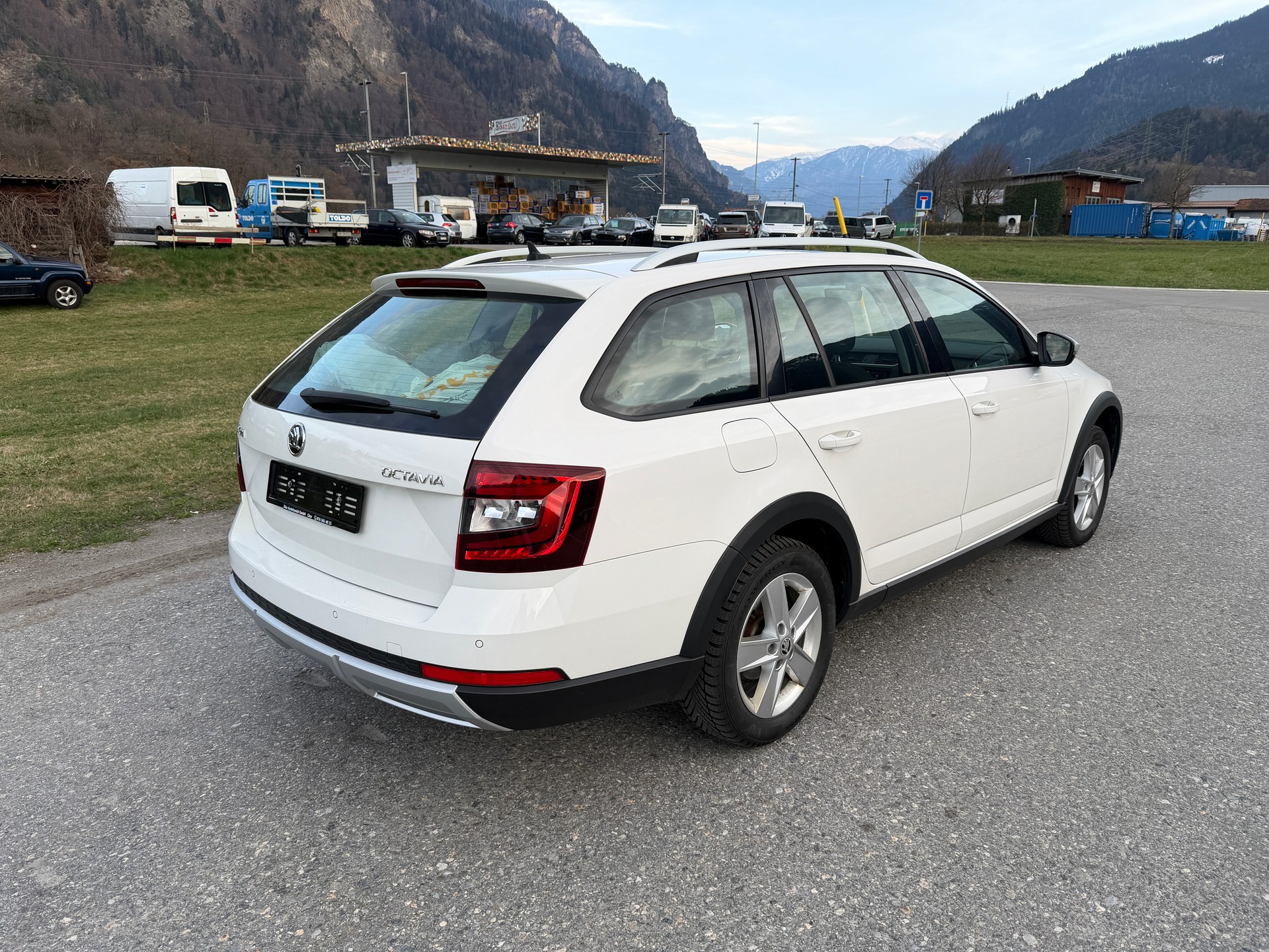 SKODA Octavia Combi 2.0 TDI Scout 4x4 DSG-image-3