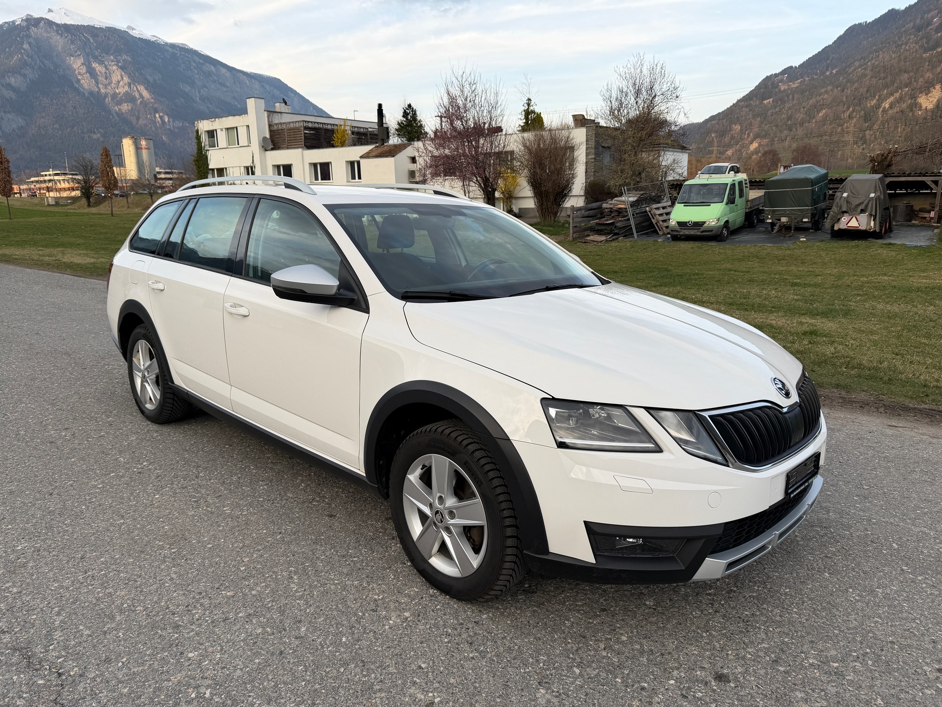 SKODA Octavia Combi 2.0 TDI Scout 4x4 DSG-image-2
