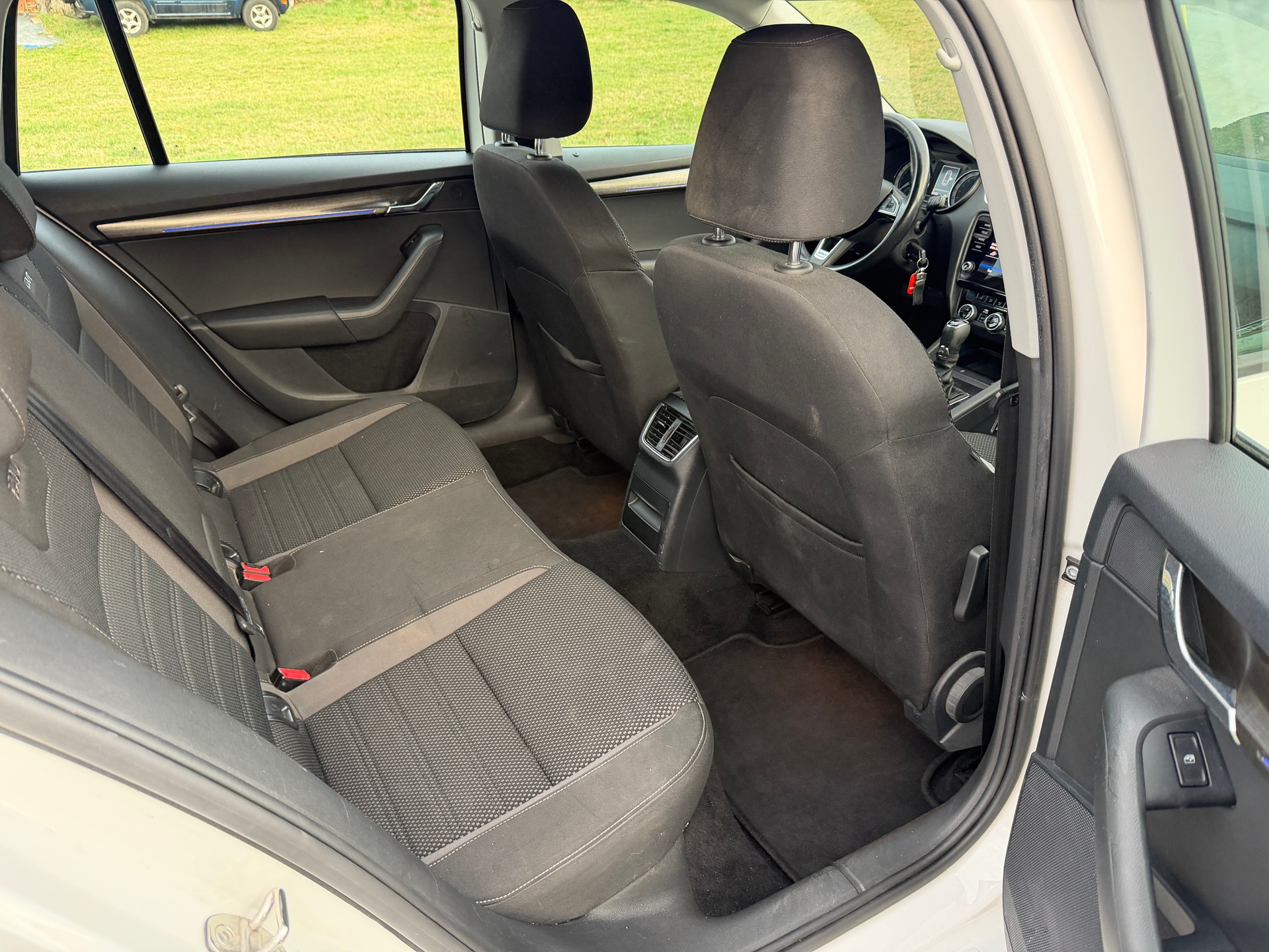 SKODA Octavia Combi 2.0 TDI Scout 4x4 DSG-image-10