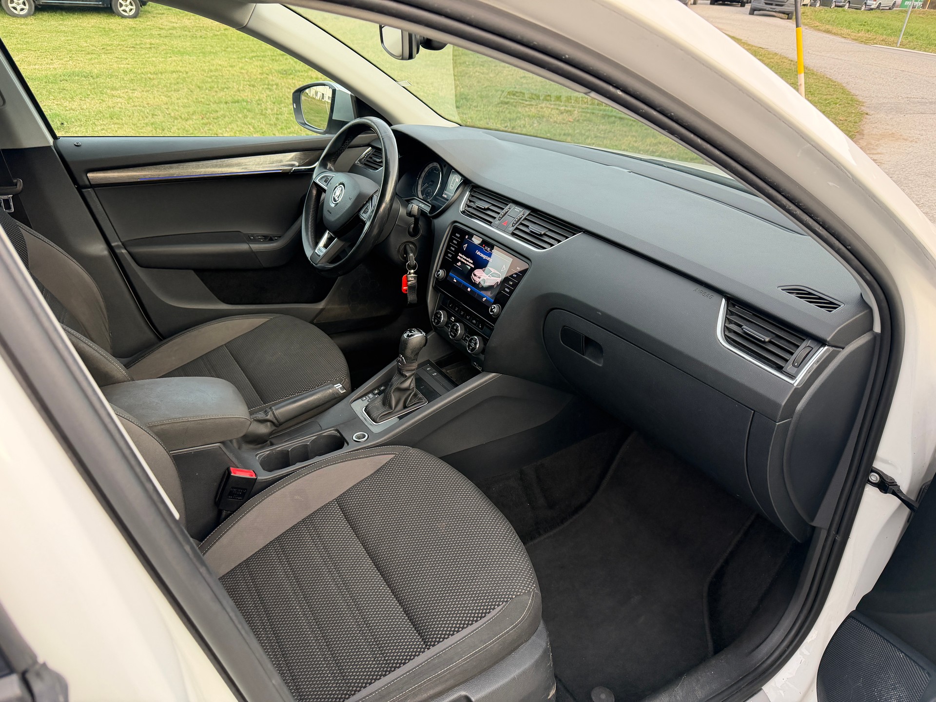 SKODA Octavia Combi 2.0 TDI Scout 4x4 DSG-image-7