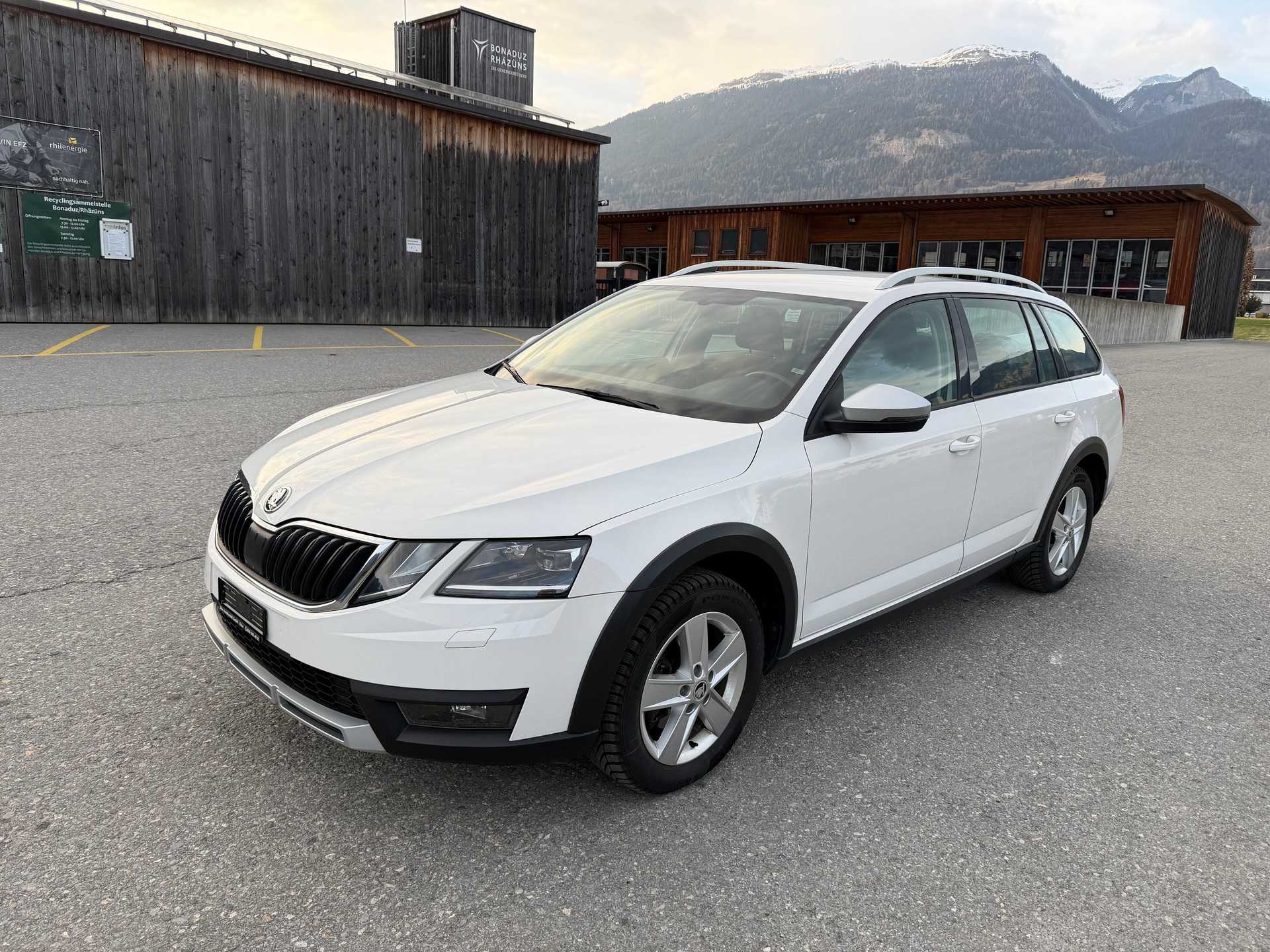 SKODA Octavia Combi 2.0 TDI Scout 4x4 DSG-image-1