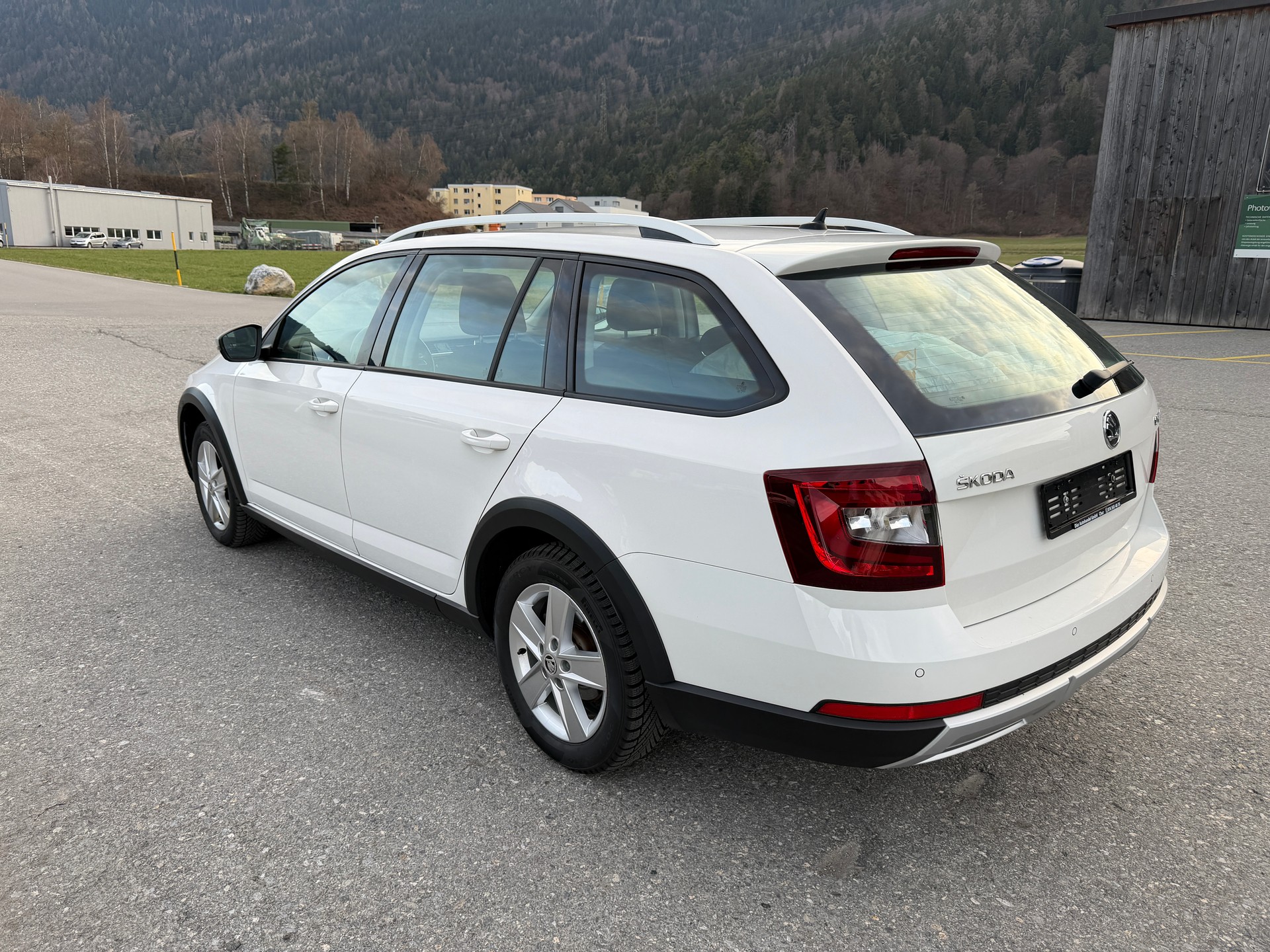 SKODA Octavia Combi 2.0 TDI Scout 4x4 DSG-image-5