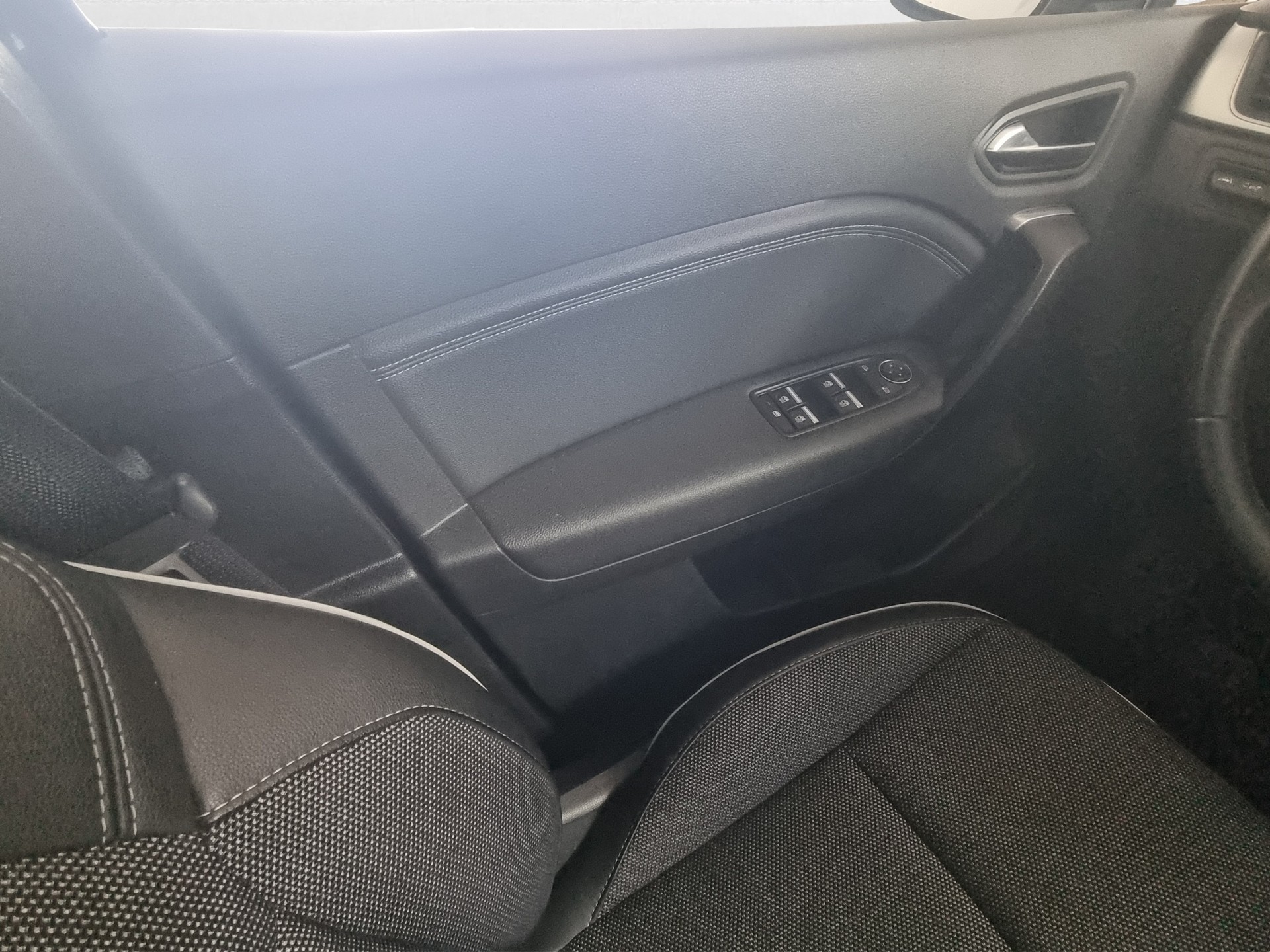 RENAULT Captur 1.3 TCe 140 Zen EDC-image-11