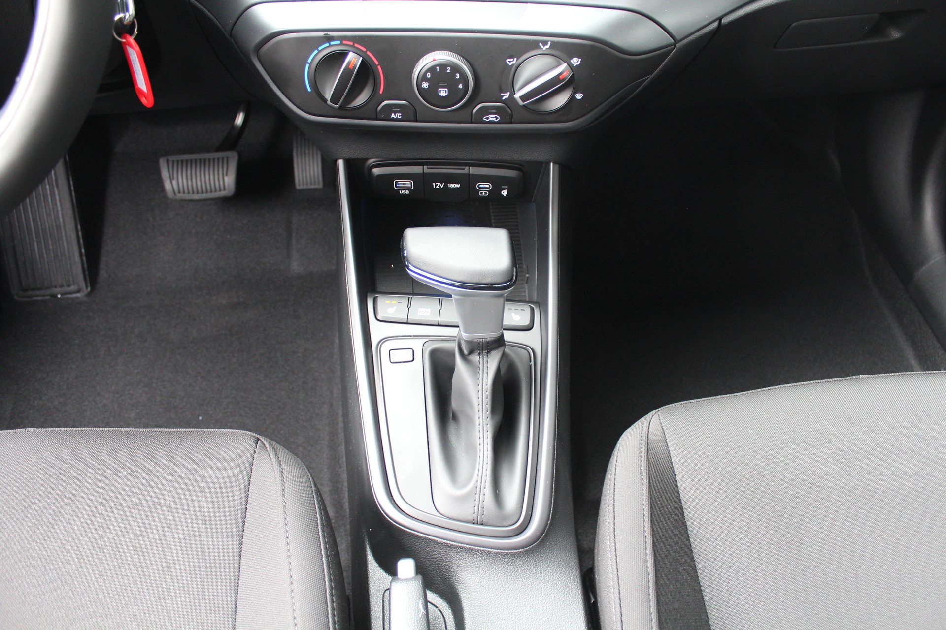 HYUNDAI i20 1.0 T-GDi Amplia DCT 100 PS ( MY25)-image-14