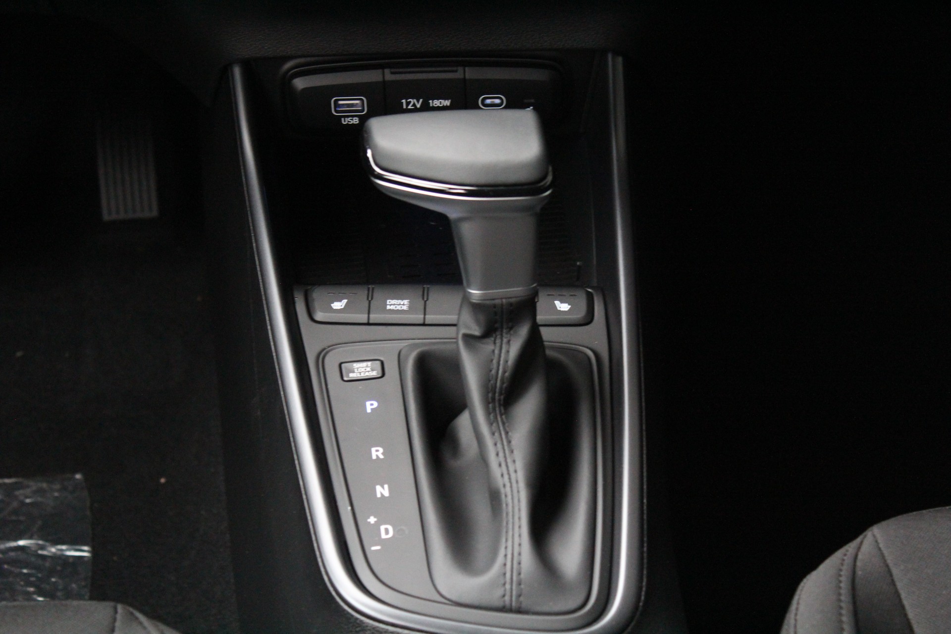 HYUNDAI i20 1.0 T-GDi Amplia DCT 100 PS ( MY25)-image-16