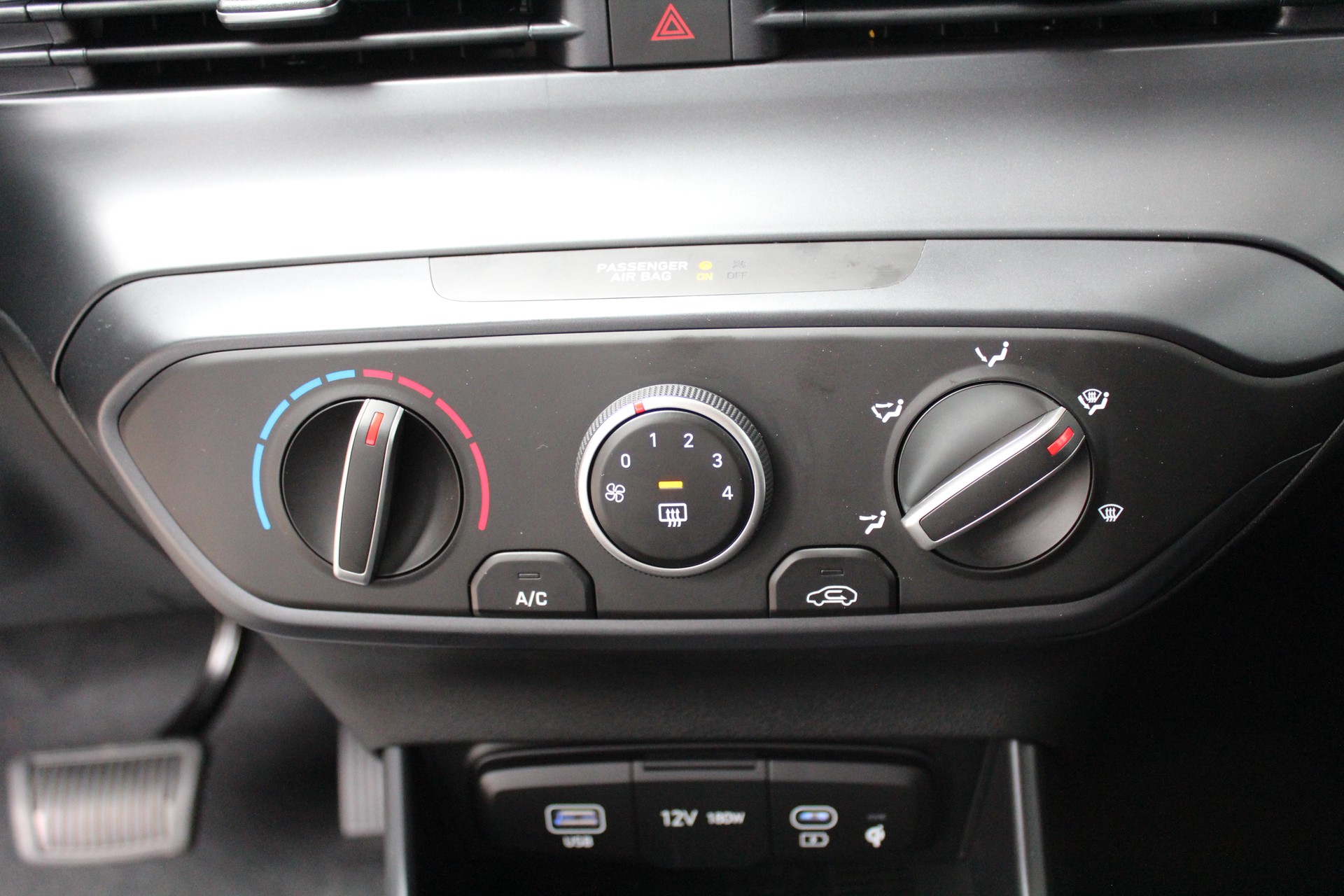 HYUNDAI i20 1.0 T-GDi Amplia DCT 100 PS ( MY25)-image-13