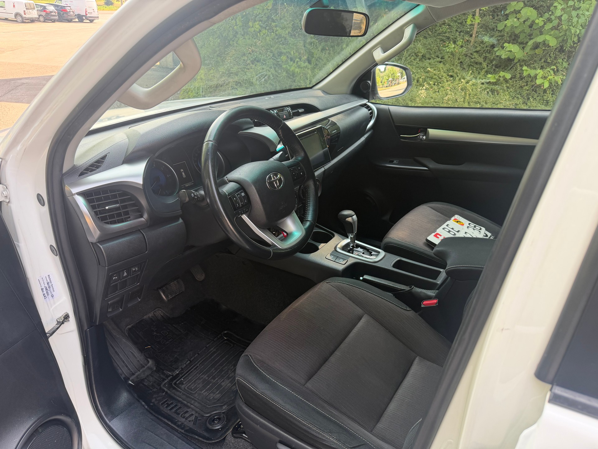 TOYOTA Hilux 2.4D-4D Sol DoubleCab 4x4 A-image-7