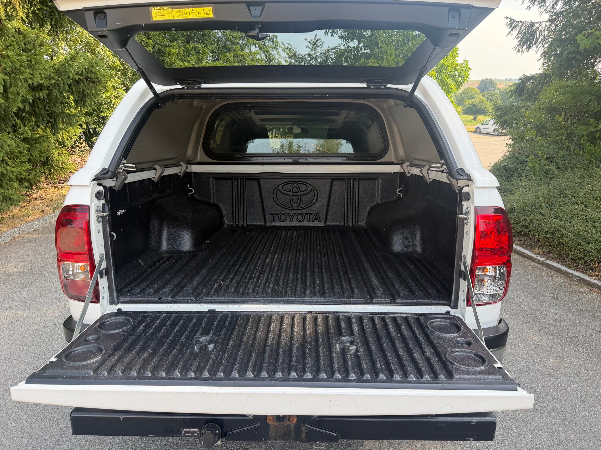 TOYOTA Hilux 2.4D-4D Sol DoubleCab 4x4 A-image-4