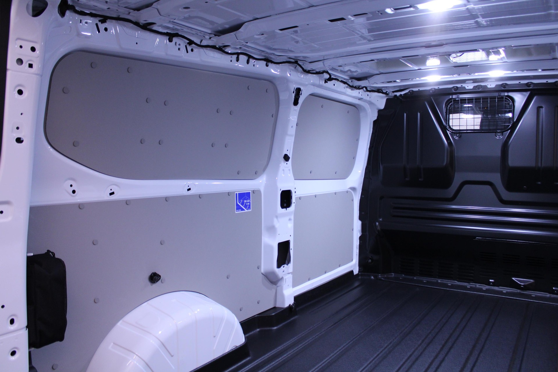 FORD E-Transit C Van 320 L1 Trend-image-5
