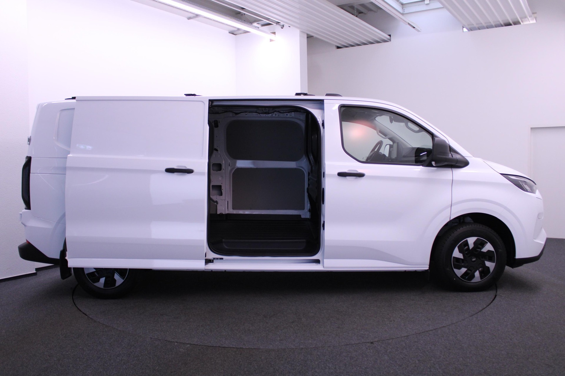 FORD E-Transit C Van 320 L1 Trend-showroom-element-3