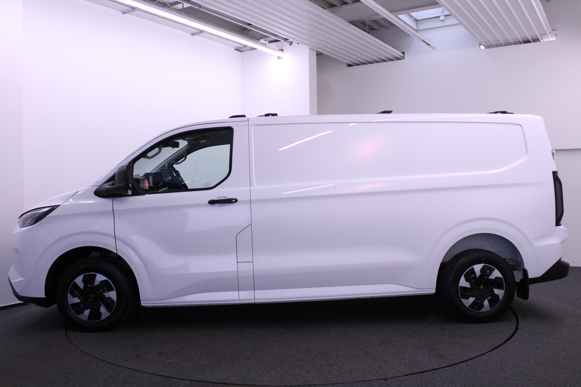 FORD E-Transit C Van 320 L1 Trend-showroom-element-1