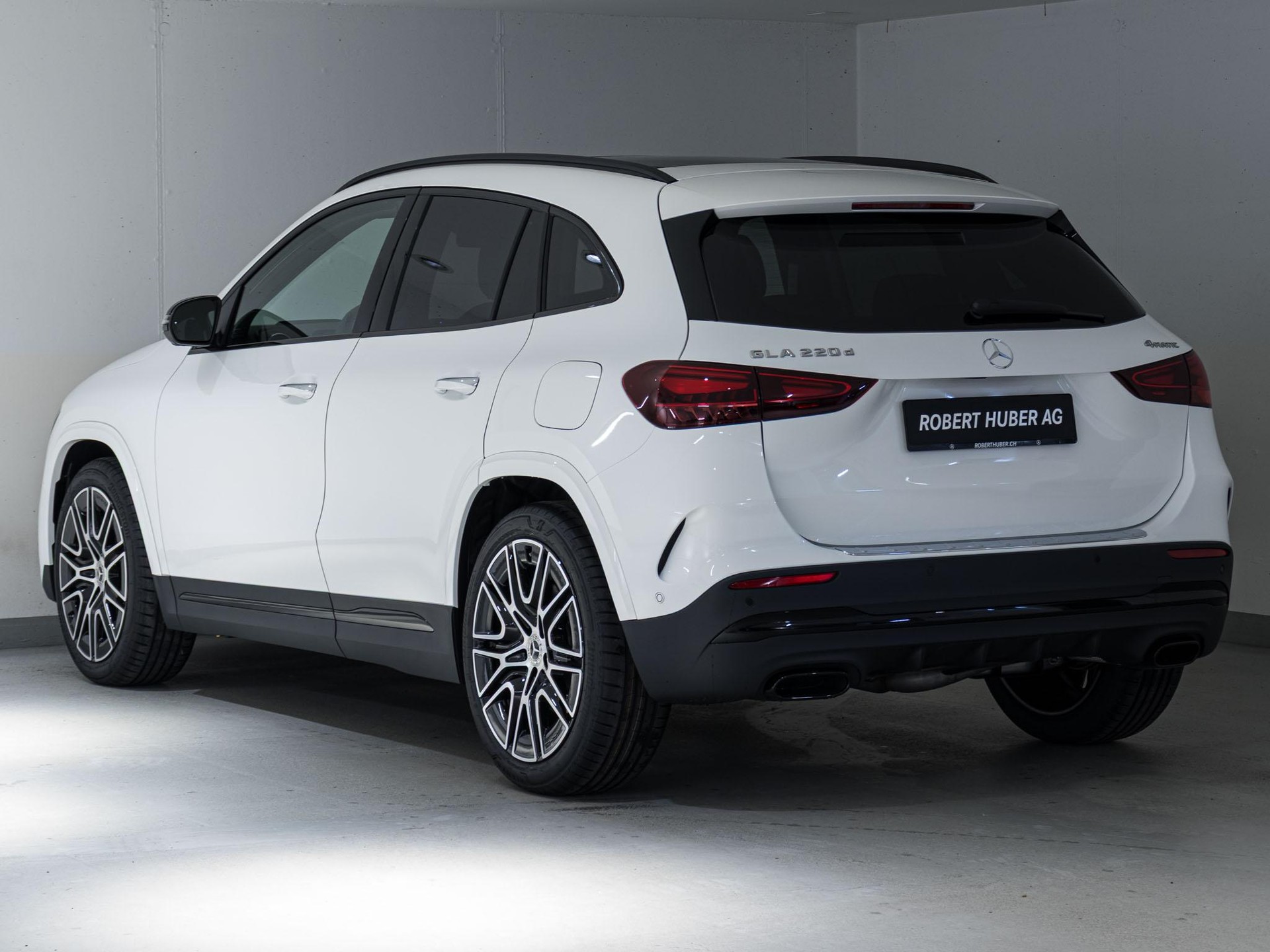 MERCEDES-BENZ GLA 220 d 4MATIC "Swiss Star"-image-3