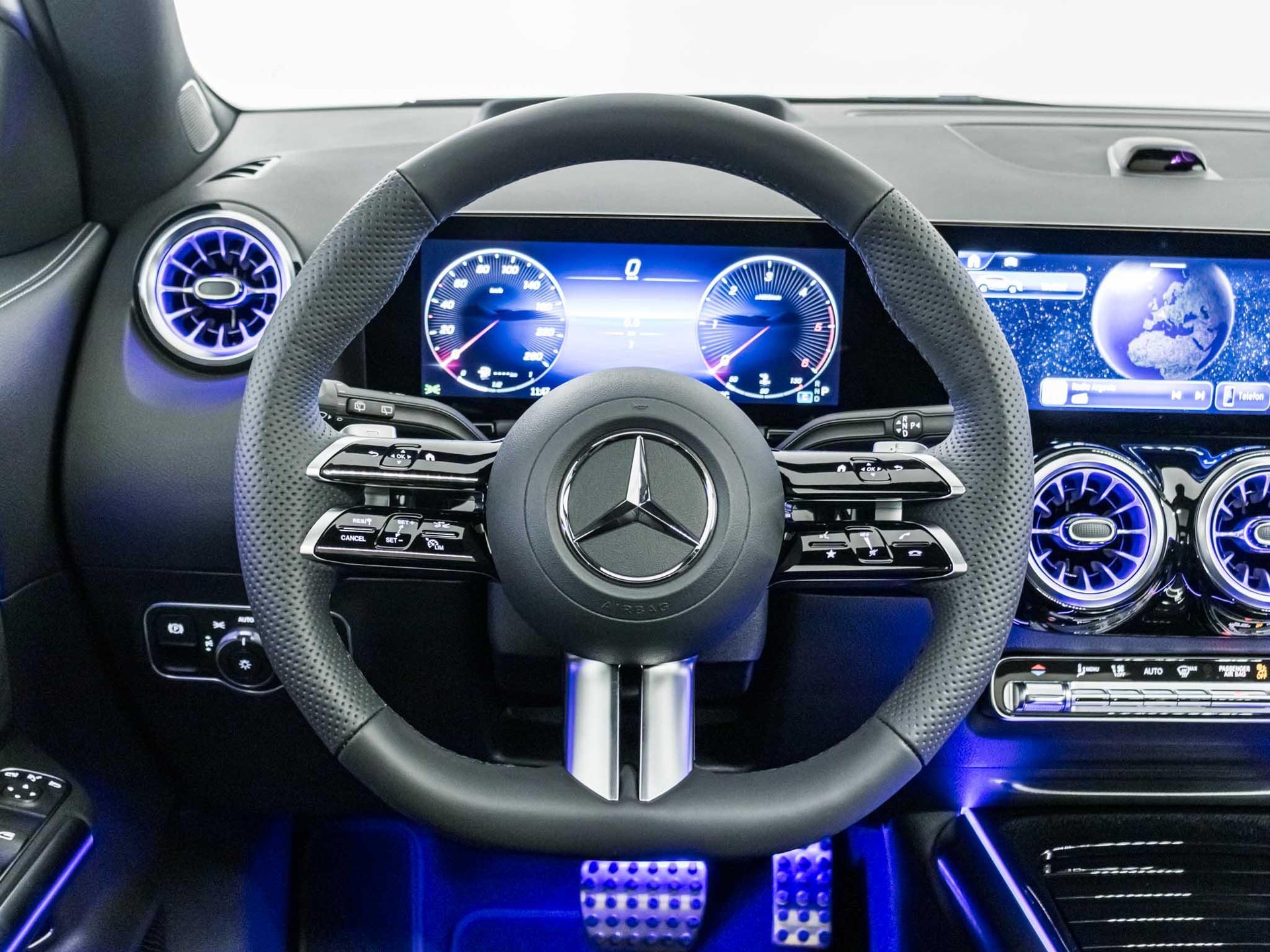 MERCEDES-BENZ GLA 220 d 4MATIC "Swiss Star"-image-10
