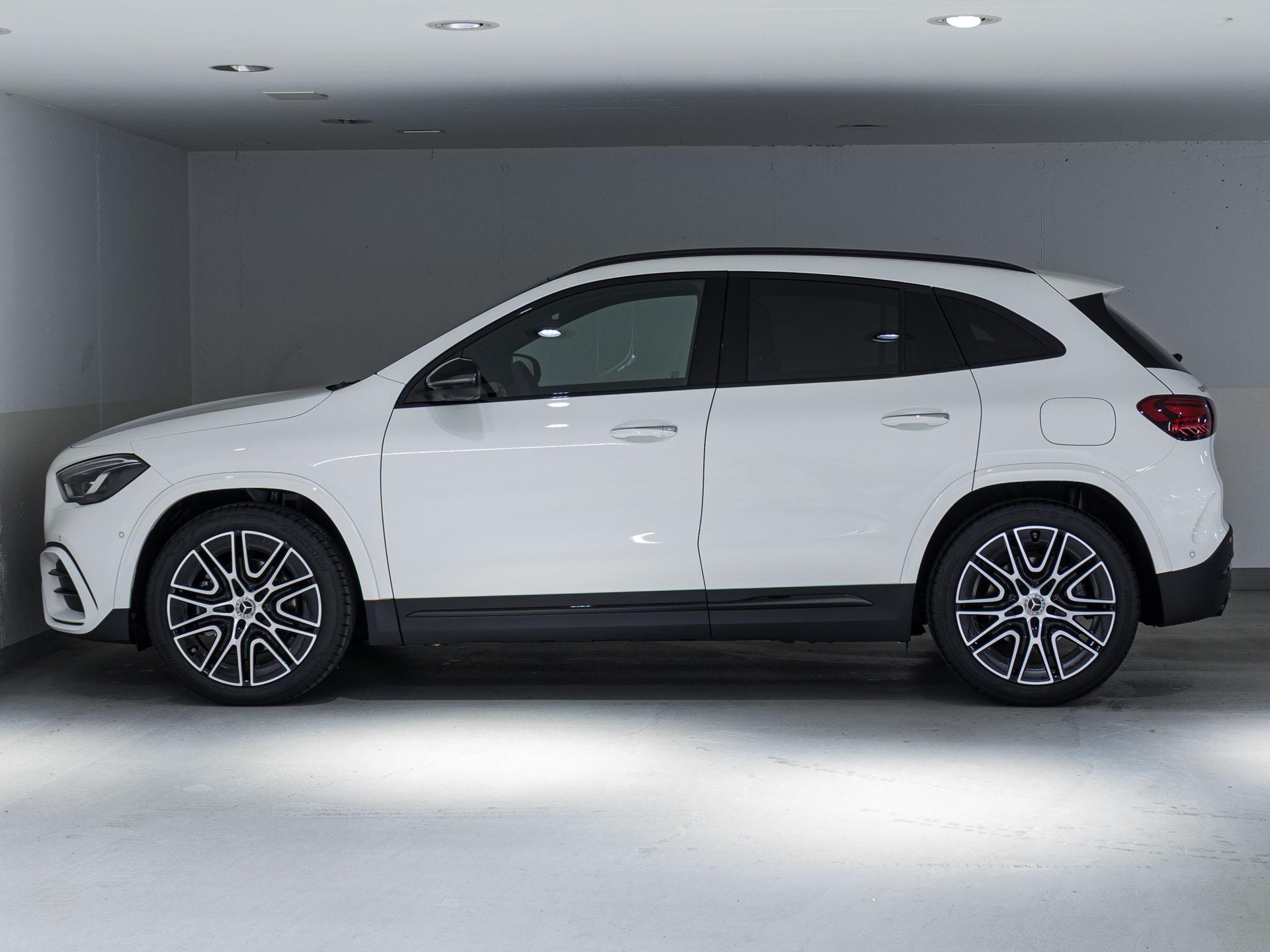 MERCEDES-BENZ GLA 220 d 4MATIC "Swiss Star"-image-4