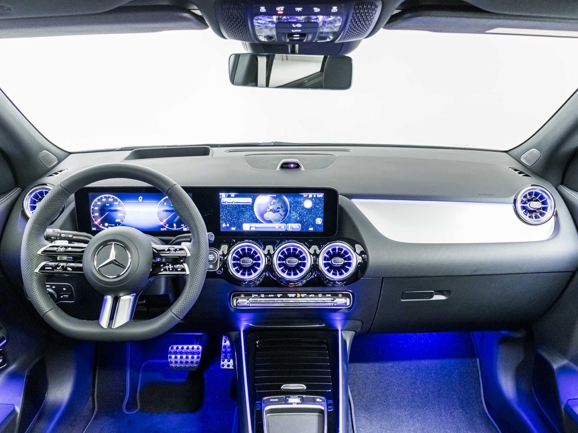 MERCEDES-BENZ GLA 220 d 4MATIC "Swiss Star"-image-11
