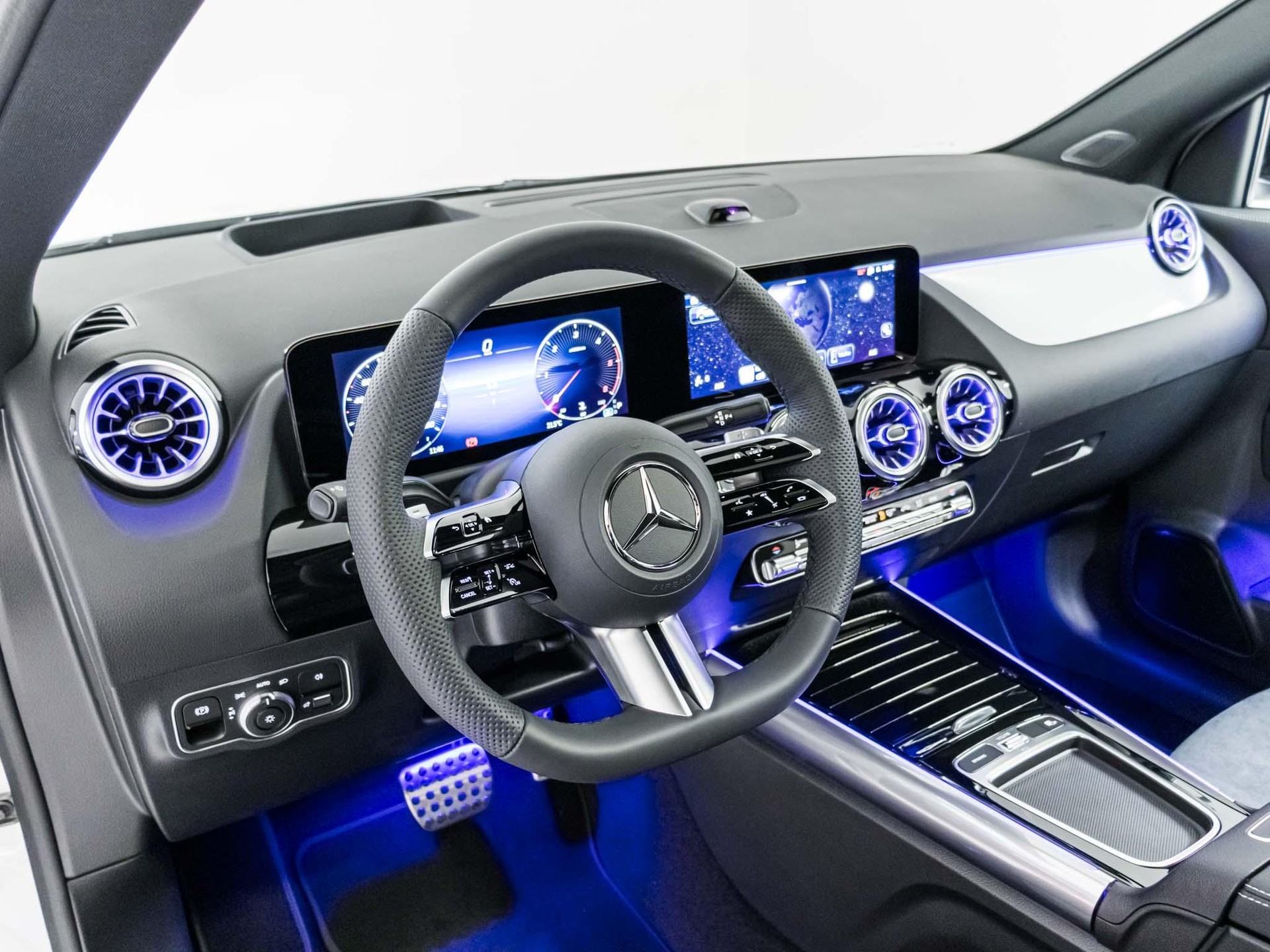 MERCEDES-BENZ GLA 220 d 4MATIC "Swiss Star"-image-9