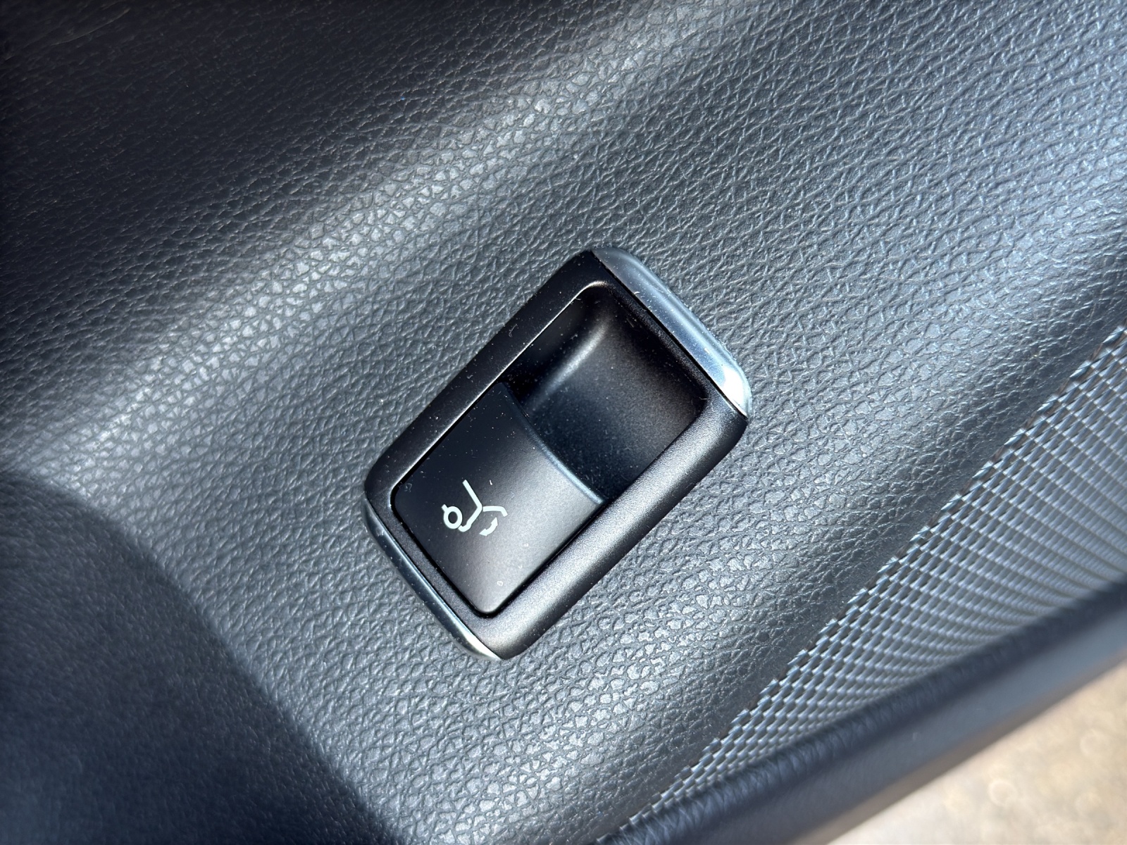 MERCEDES-BENZ CLA Shooting Brake 200 d-image-21
