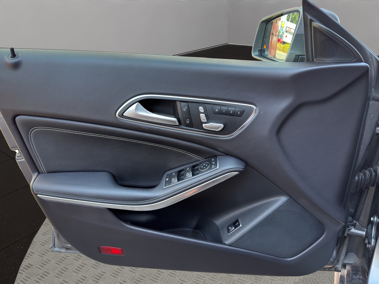 MERCEDES-BENZ CLA Shooting Brake 200 d-image-11