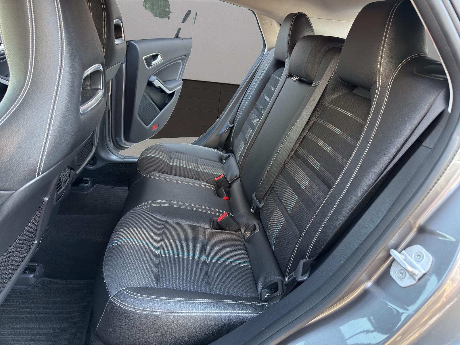 MERCEDES-BENZ CLA Shooting Brake 200 d-image-12