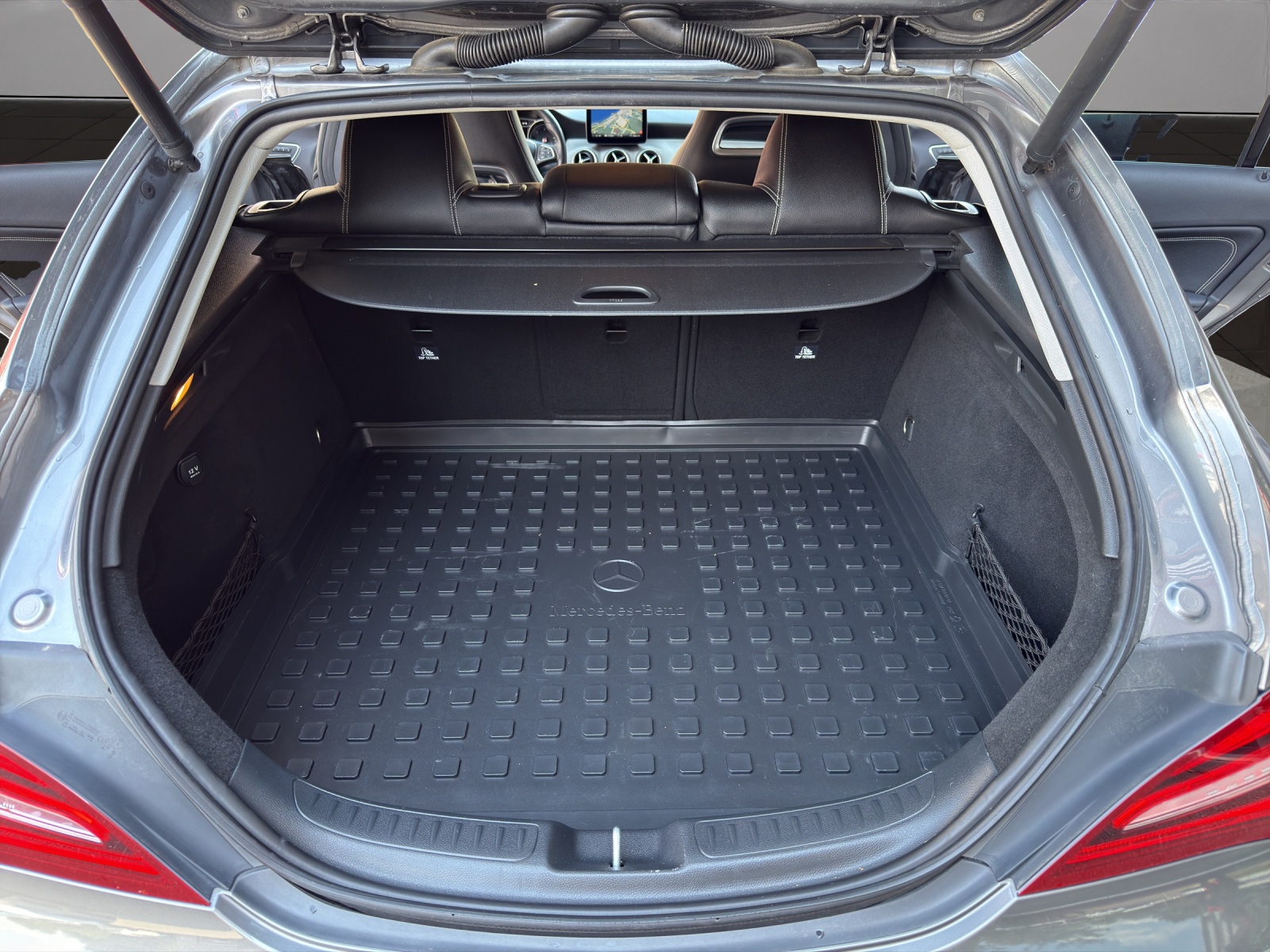 MERCEDES-BENZ CLA Shooting Brake 200 d-image-18