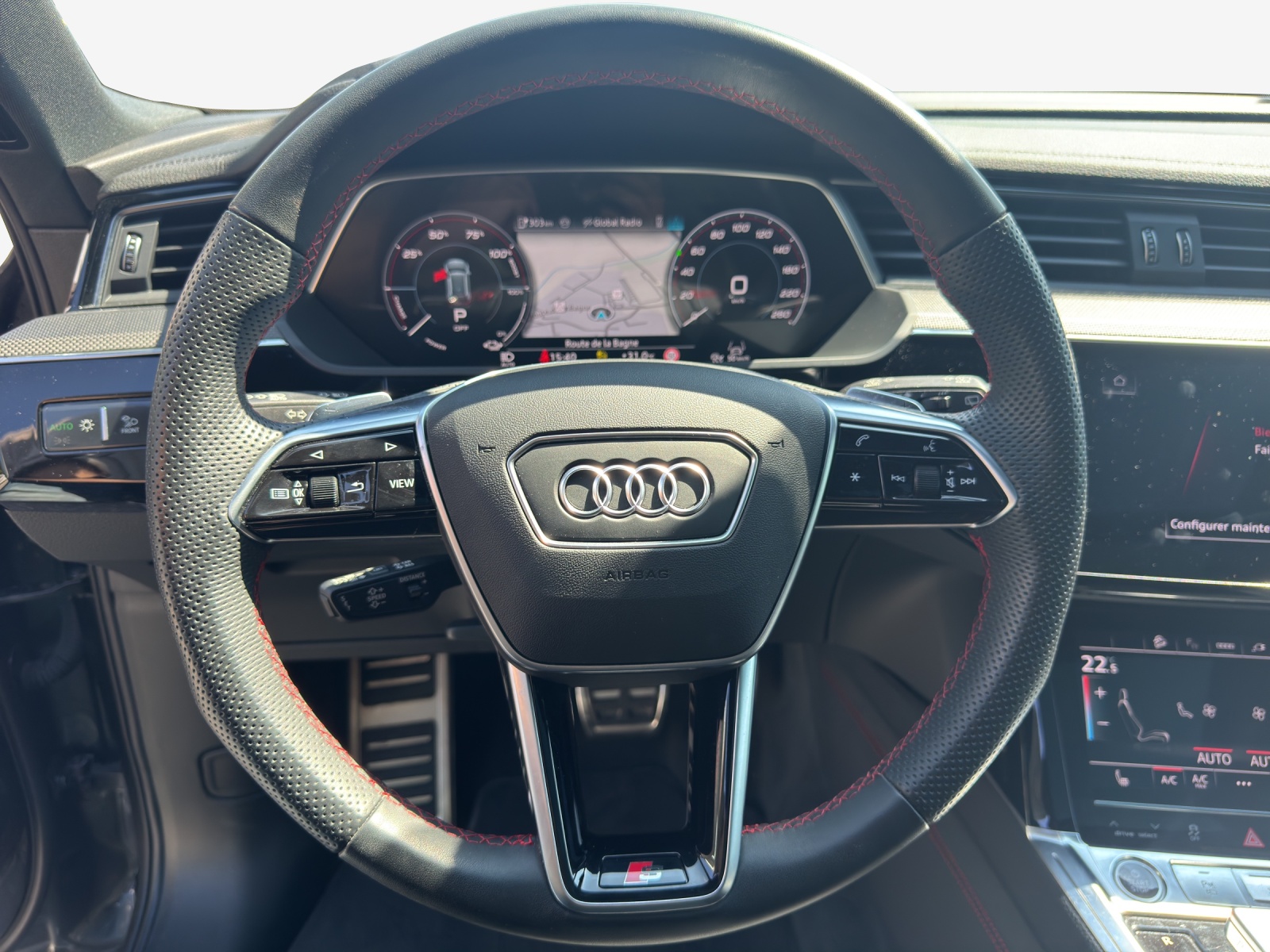 AUDI Q8 50 e-tron Black Edition quattro-image-9