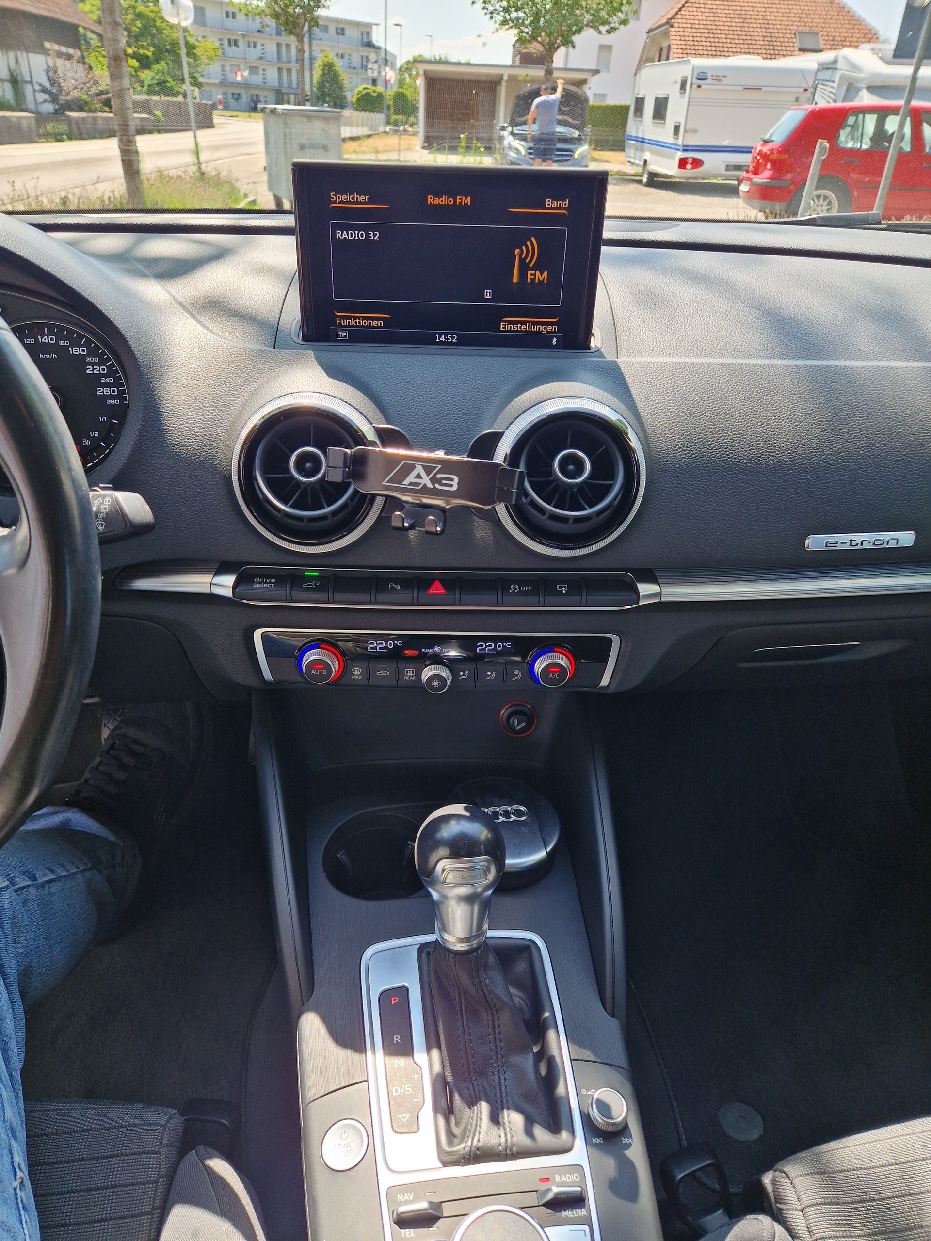 AUDI A3 Sportback 1.4 e-tron Ambition S-tronic-image-8