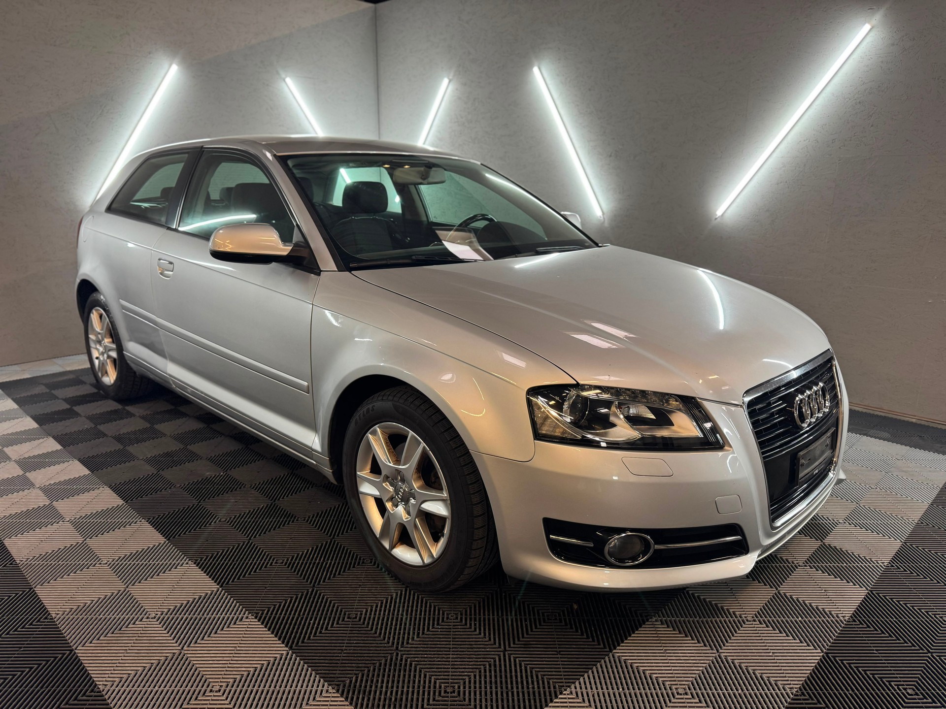 AUDI A3 1.4 TFSI Ambition S-tronic-image-0