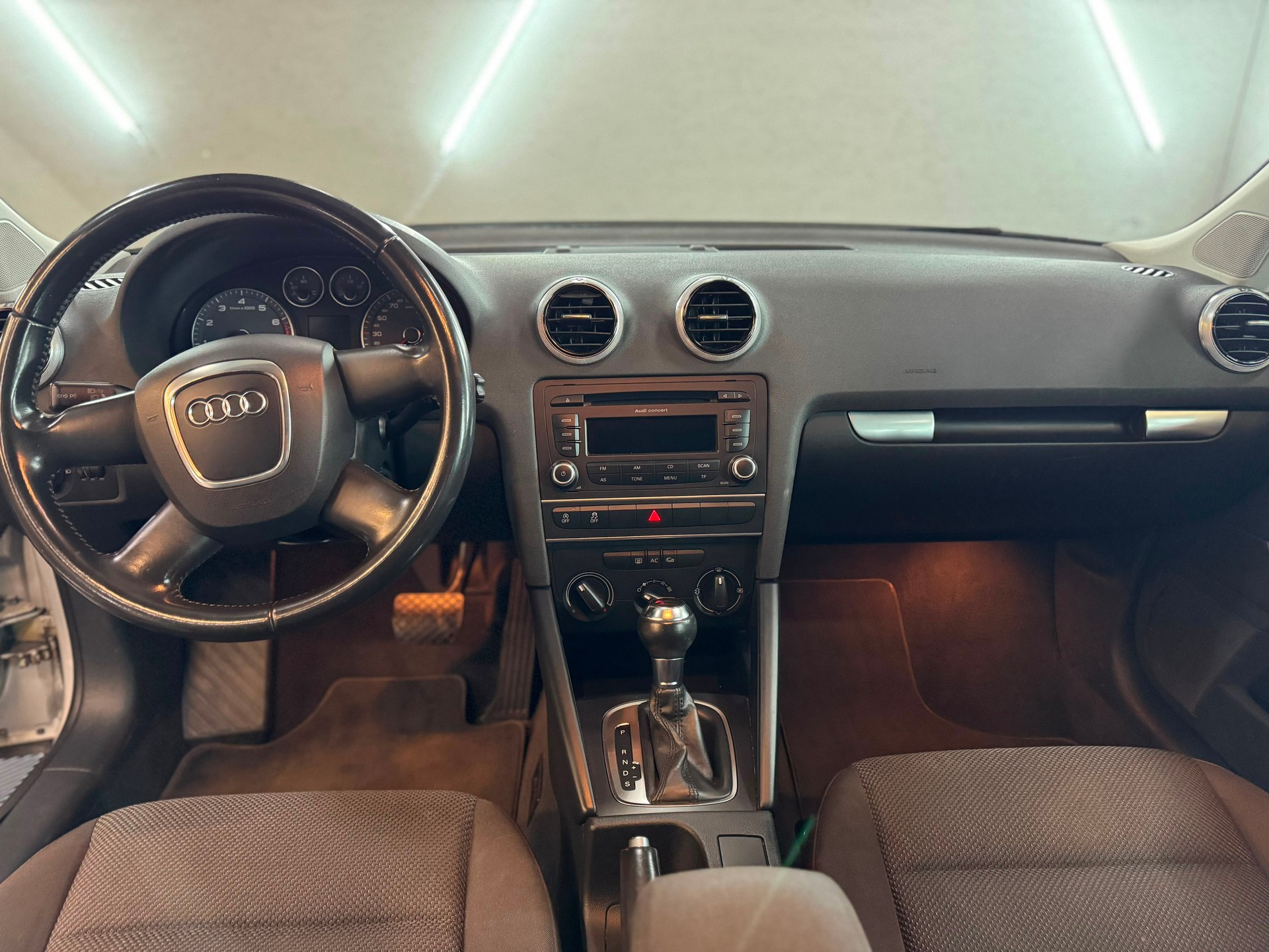 AUDI A3 1.4 TFSI Ambition S-tronic-image-8