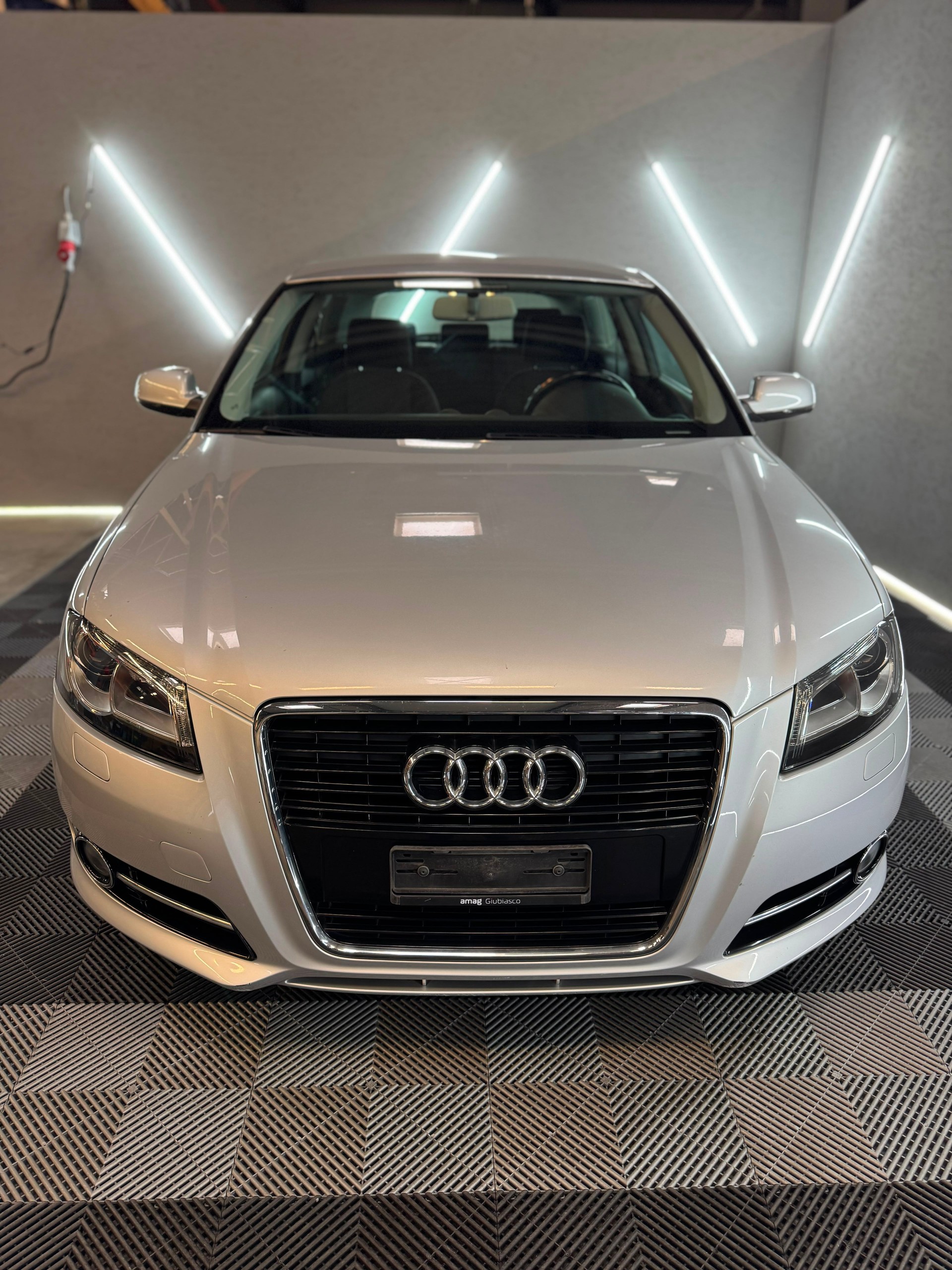 AUDI A3 1.4 TFSI Ambition S-tronic-image-1