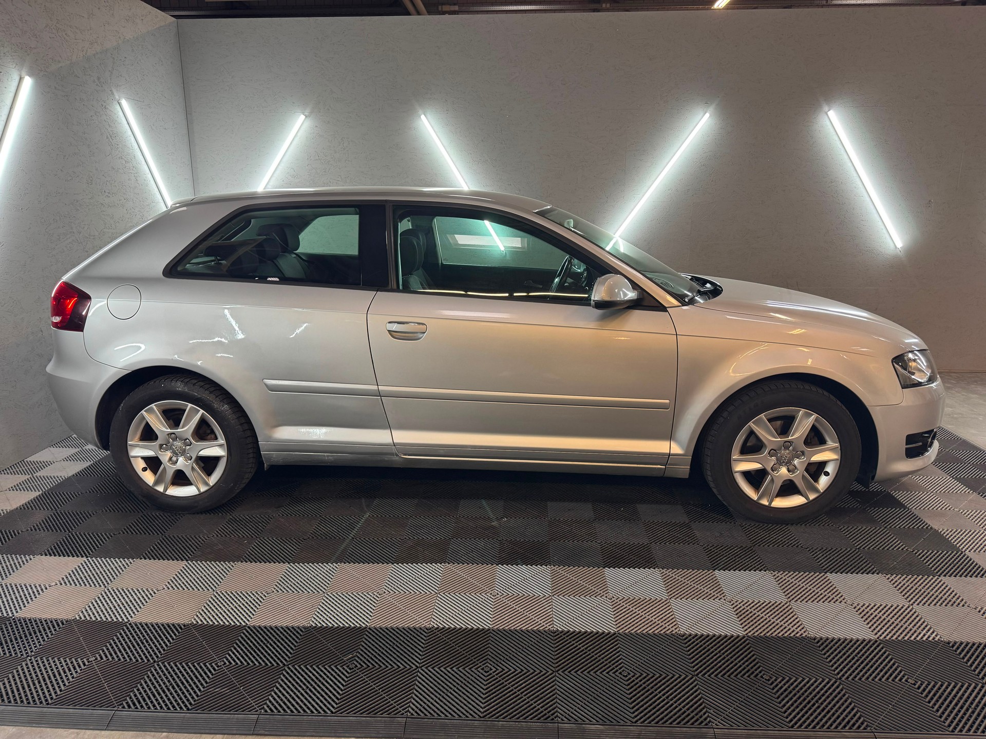 AUDI A3 1.4 TFSI Ambition S-tronic-image-2