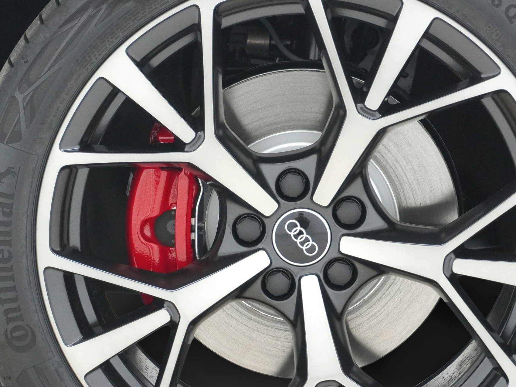 AUDI Q3 Sportback 2.0 TFSI S line quattro S-Tronic-image-4