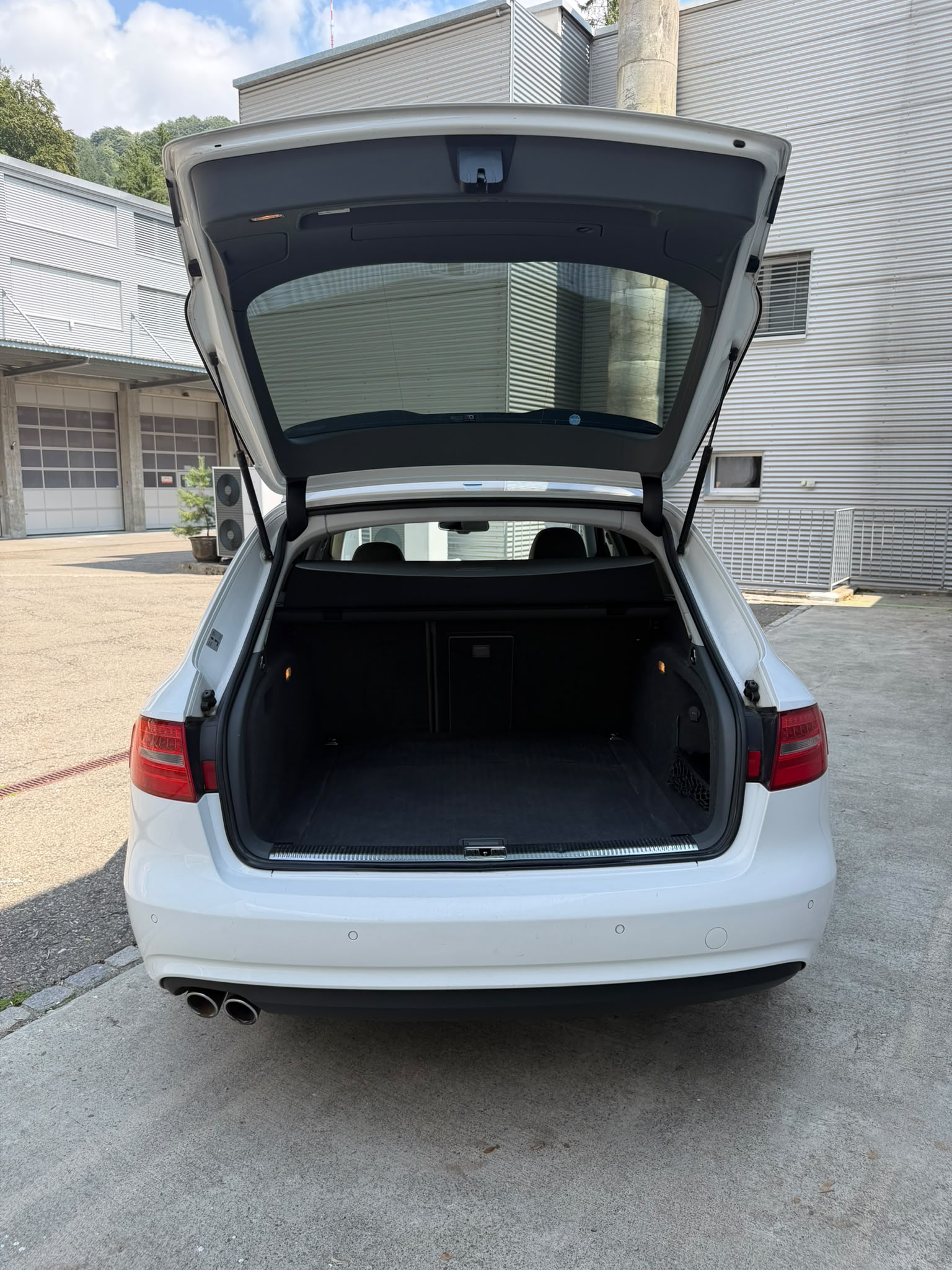 AUDI A4 Avant 2.0 TDI quattro S-tronic-image-10