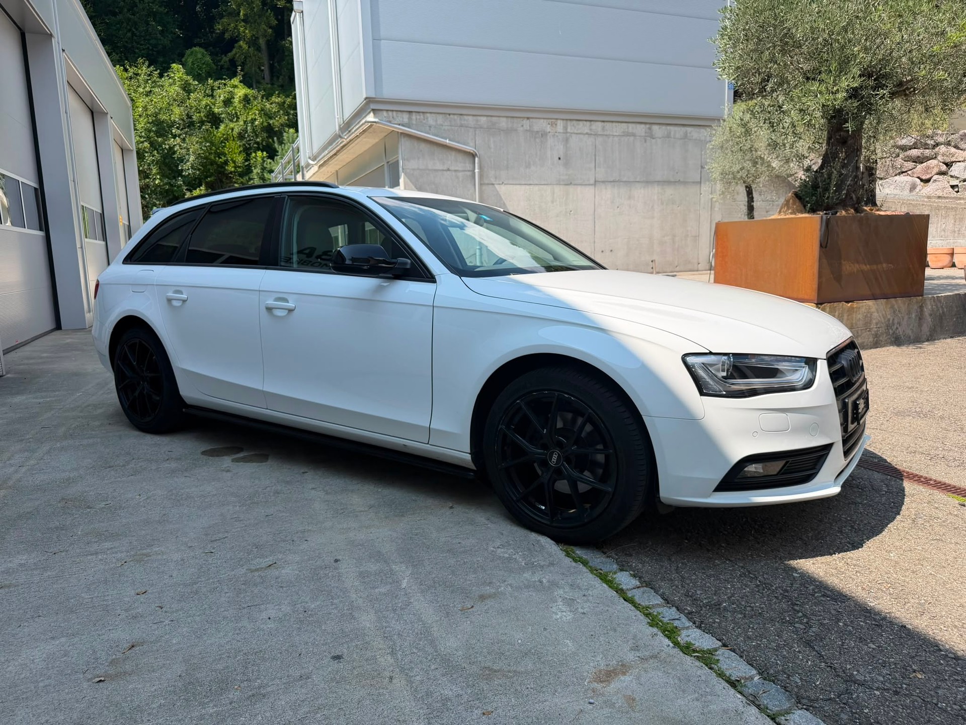 AUDI A4 Avant 2.0 TDI quattro S-tronic-image-5