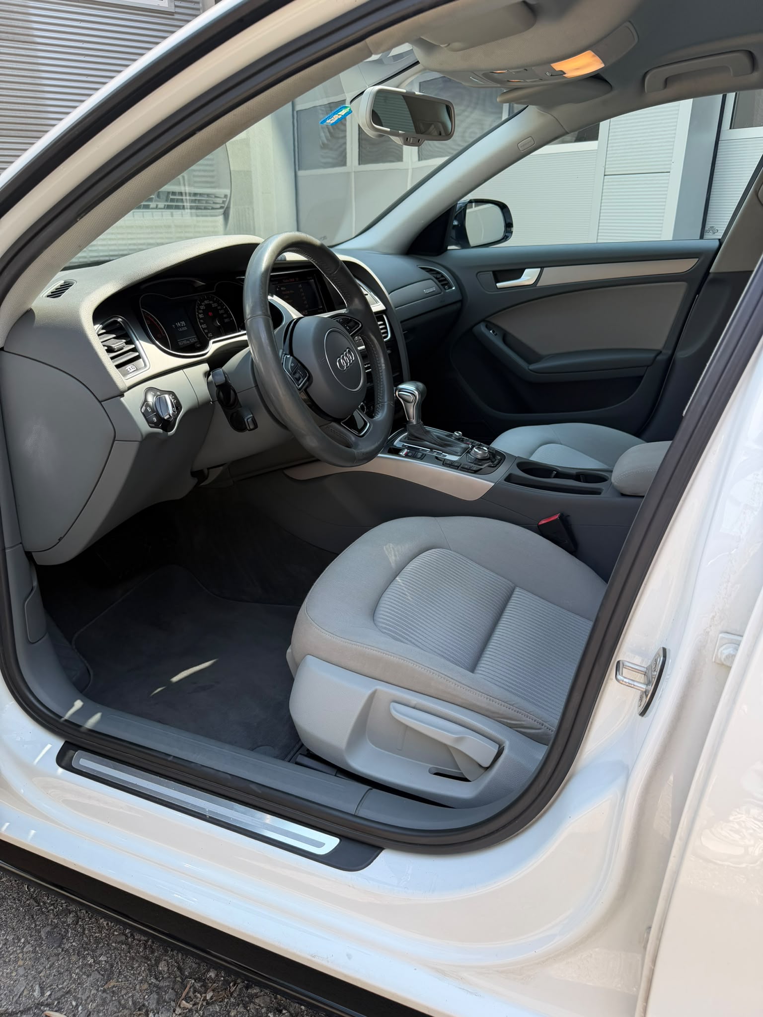 AUDI A4 Avant 2.0 TDI quattro S-tronic-image-6
