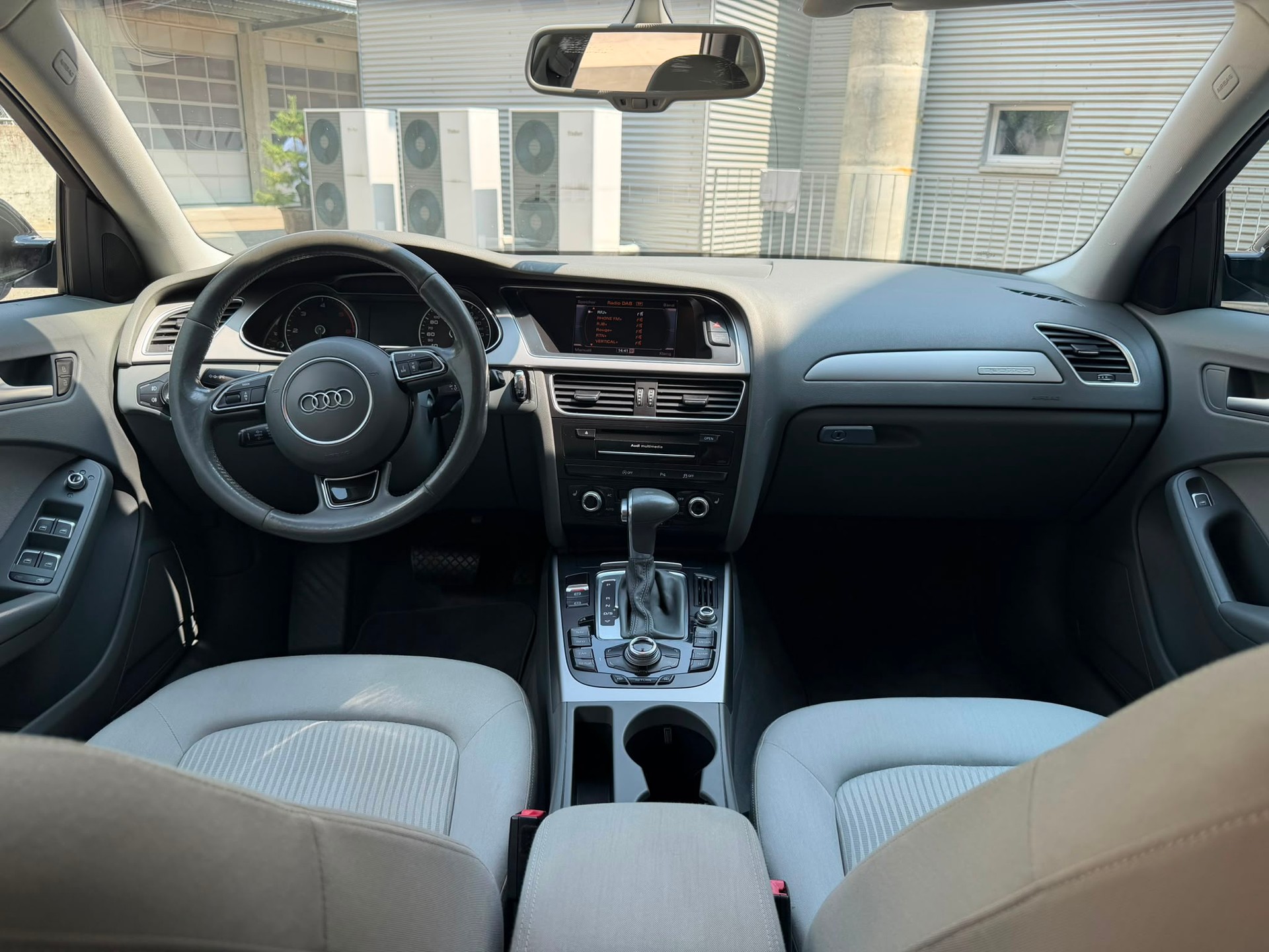 AUDI A4 Avant 2.0 TDI quattro S-tronic-image-8