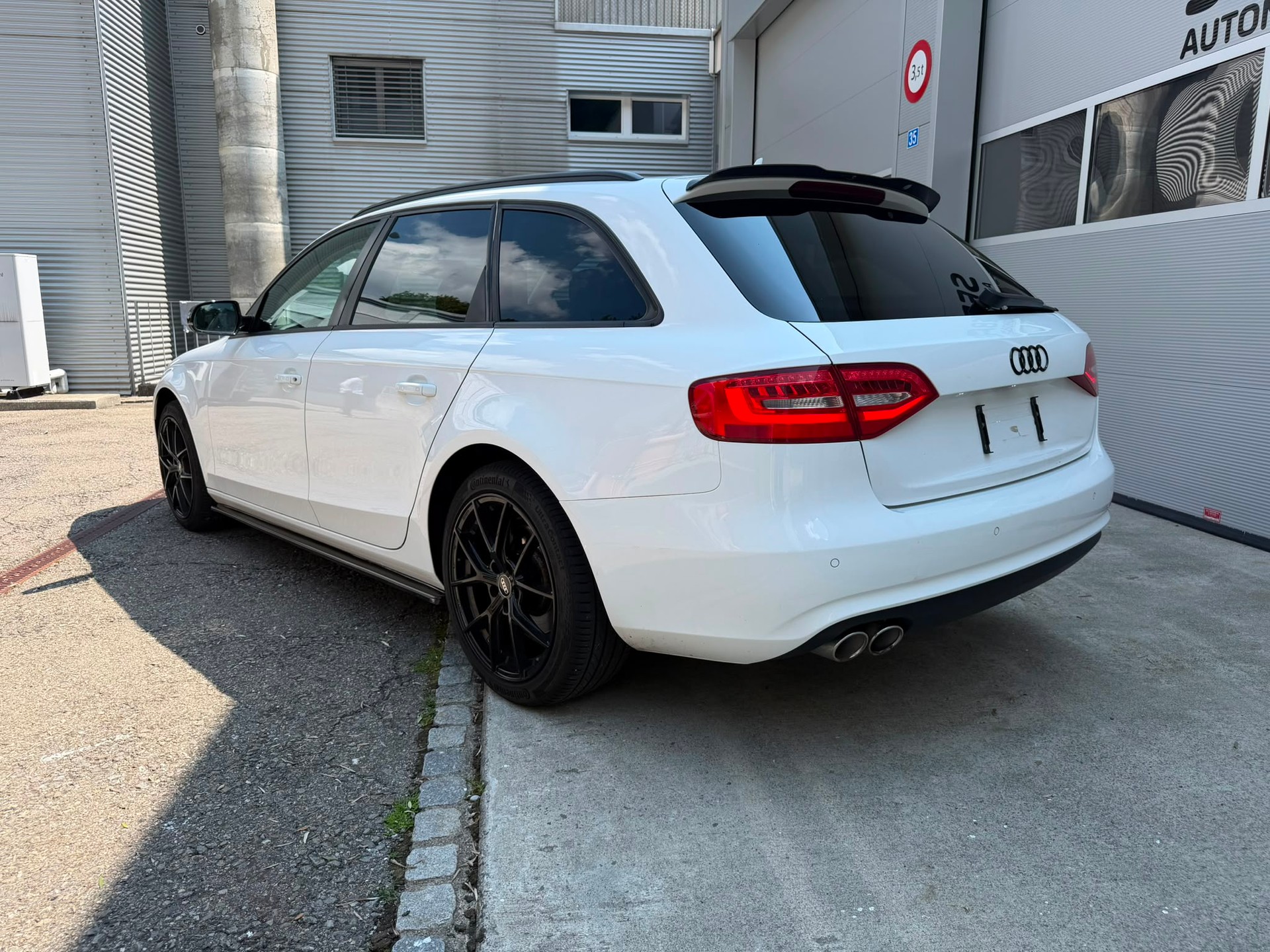 AUDI A4 Avant 2.0 TDI quattro S-tronic-image-3