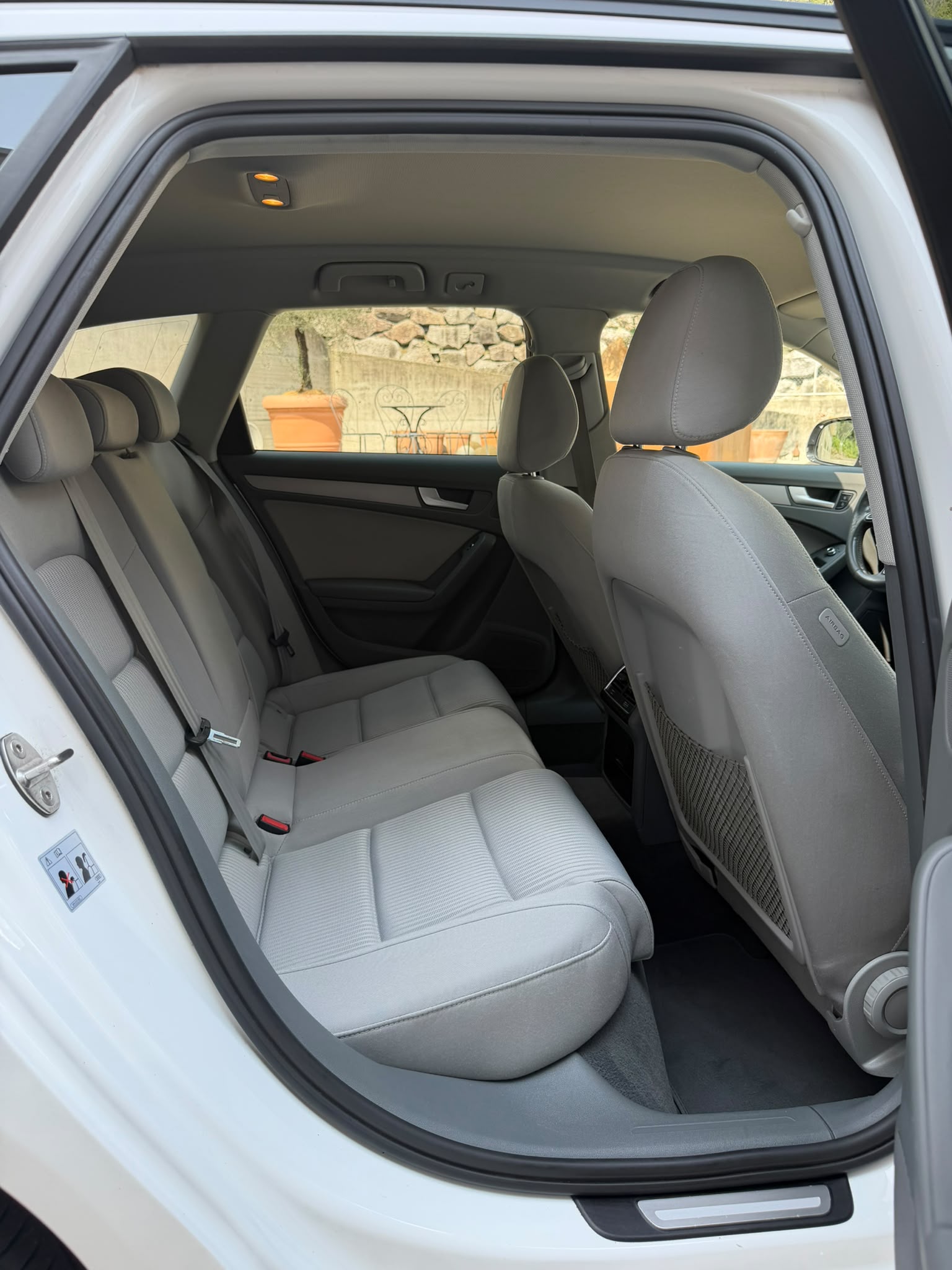 AUDI A4 Avant 2.0 TDI quattro S-tronic-image-9