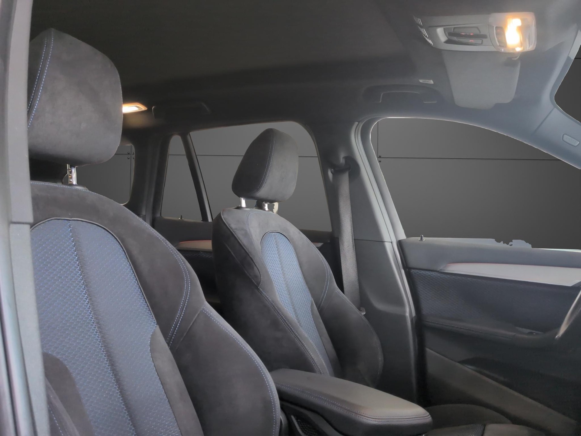 BMW X1 25i xDrive-image-17