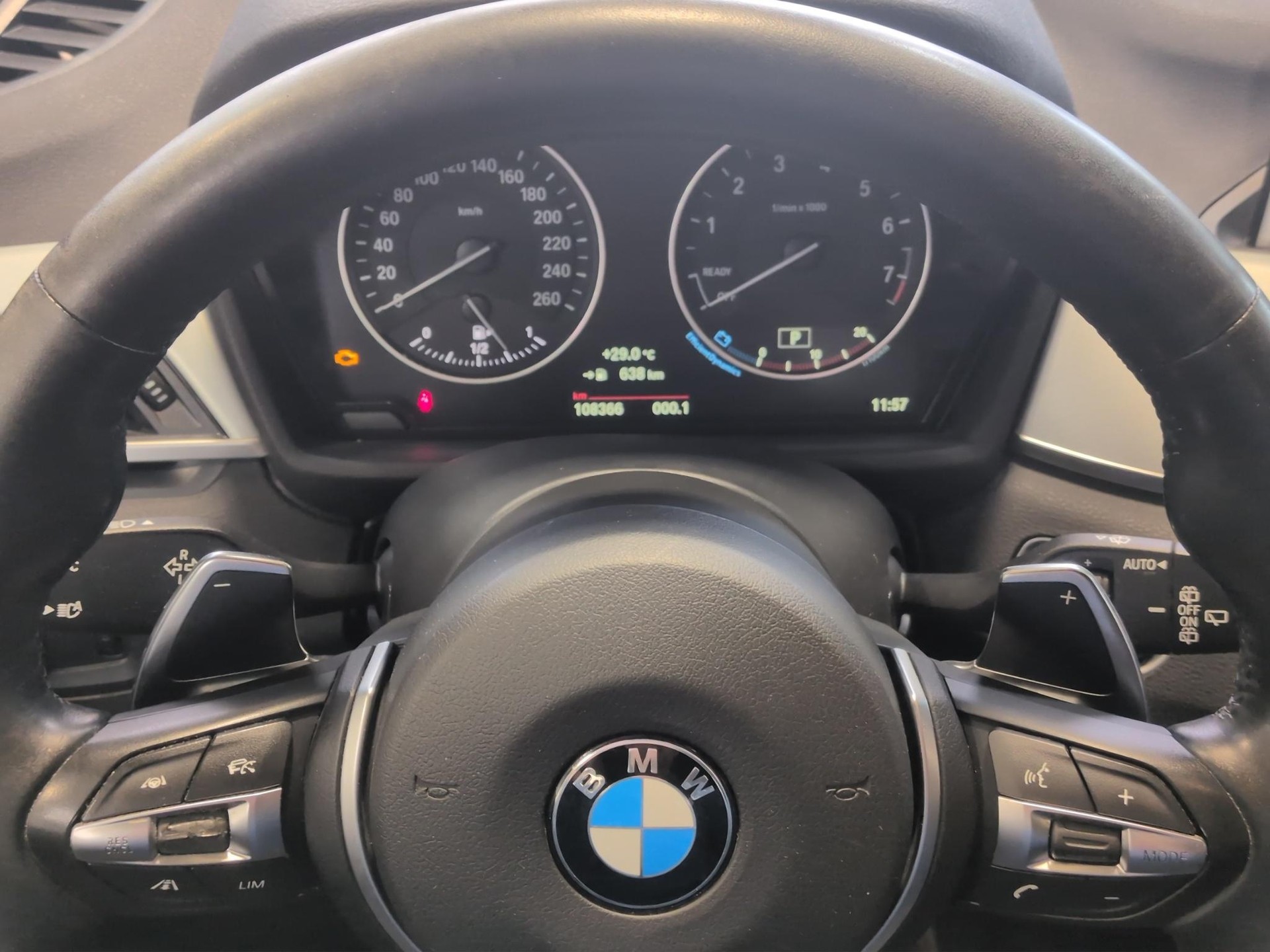 BMW X1 25i xDrive-image-12