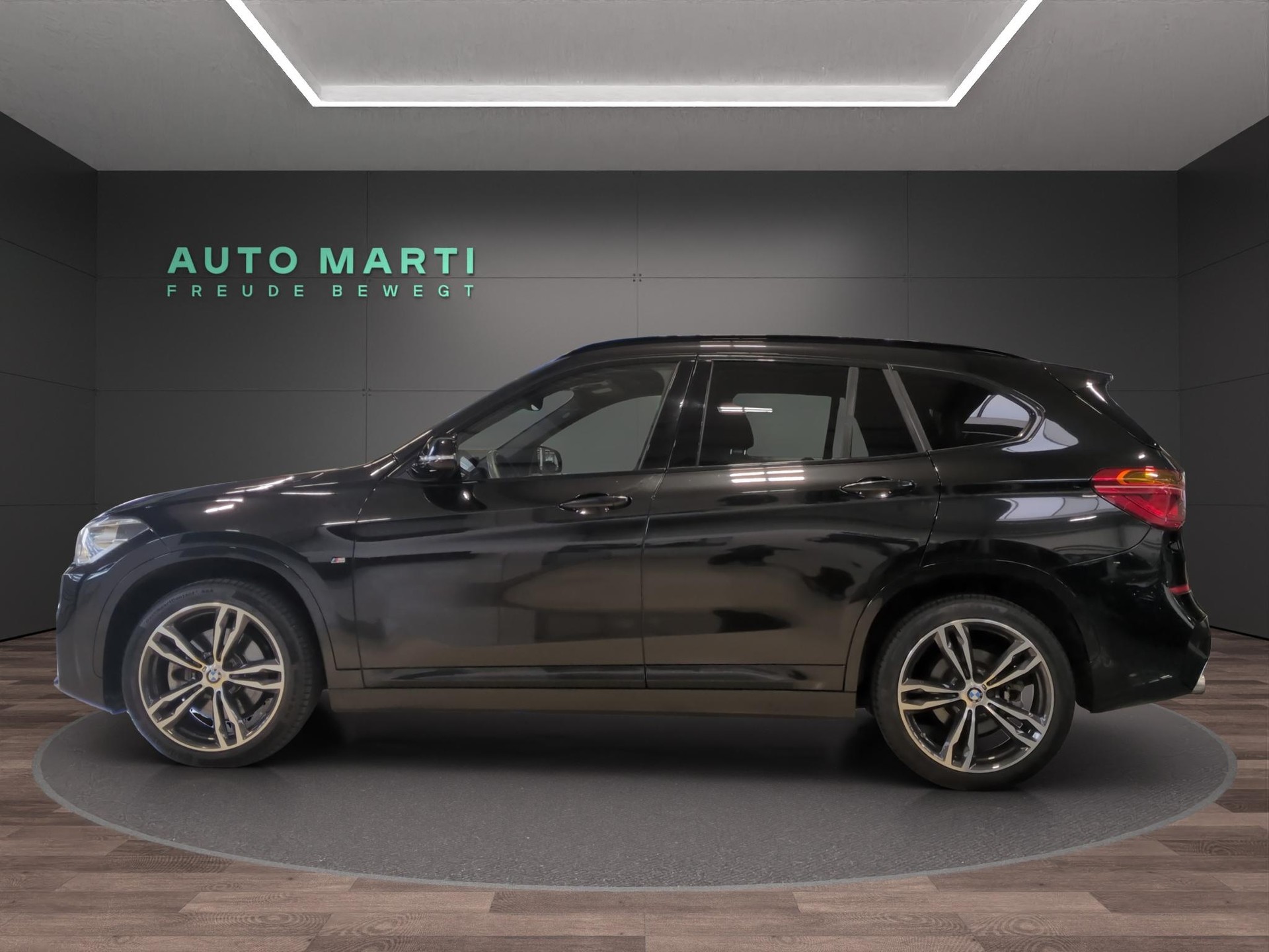 BMW X1 25i xDrive-image-1