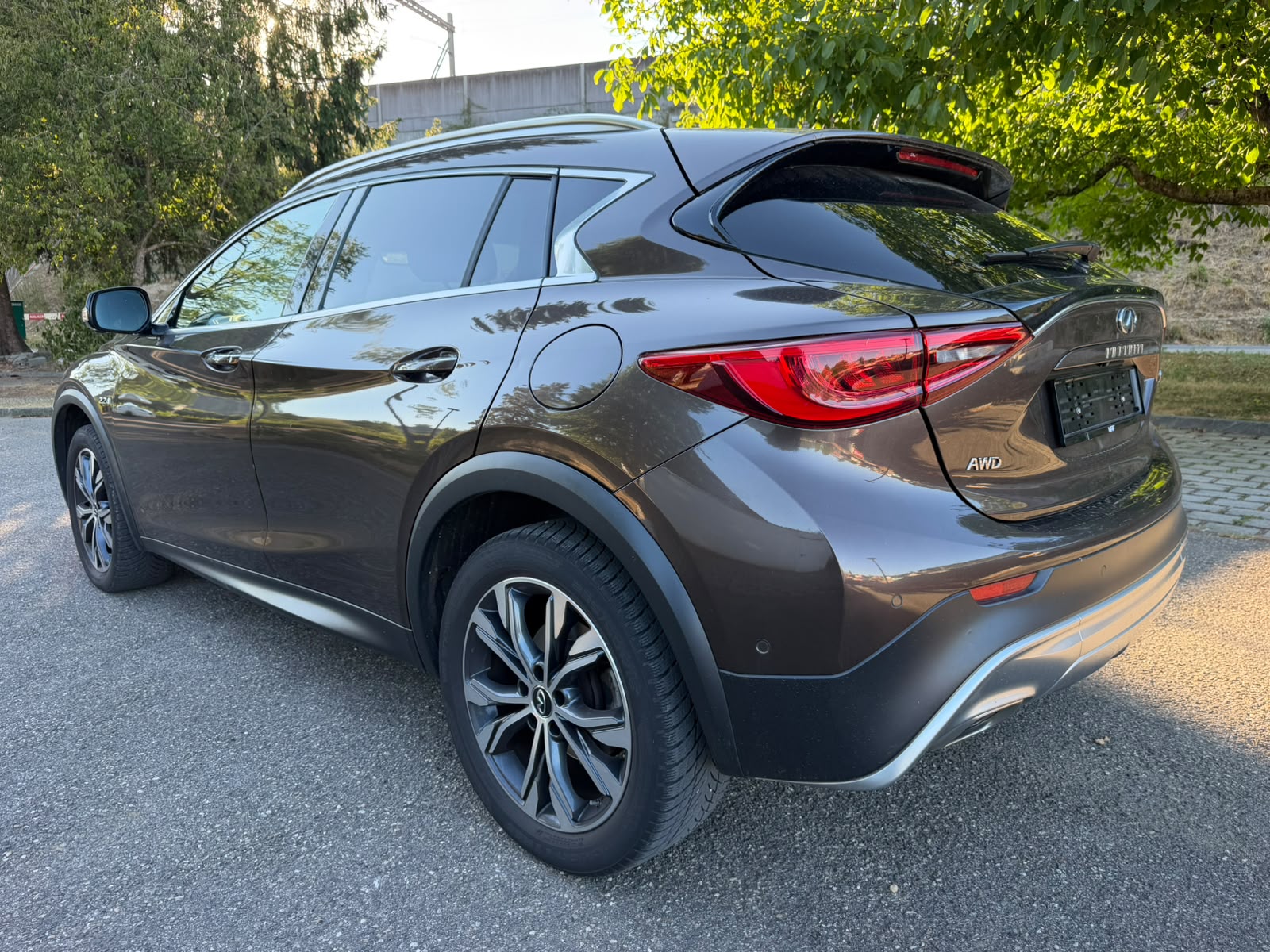INFINITI QX30 2.2d Premium DCT AWD-image-2