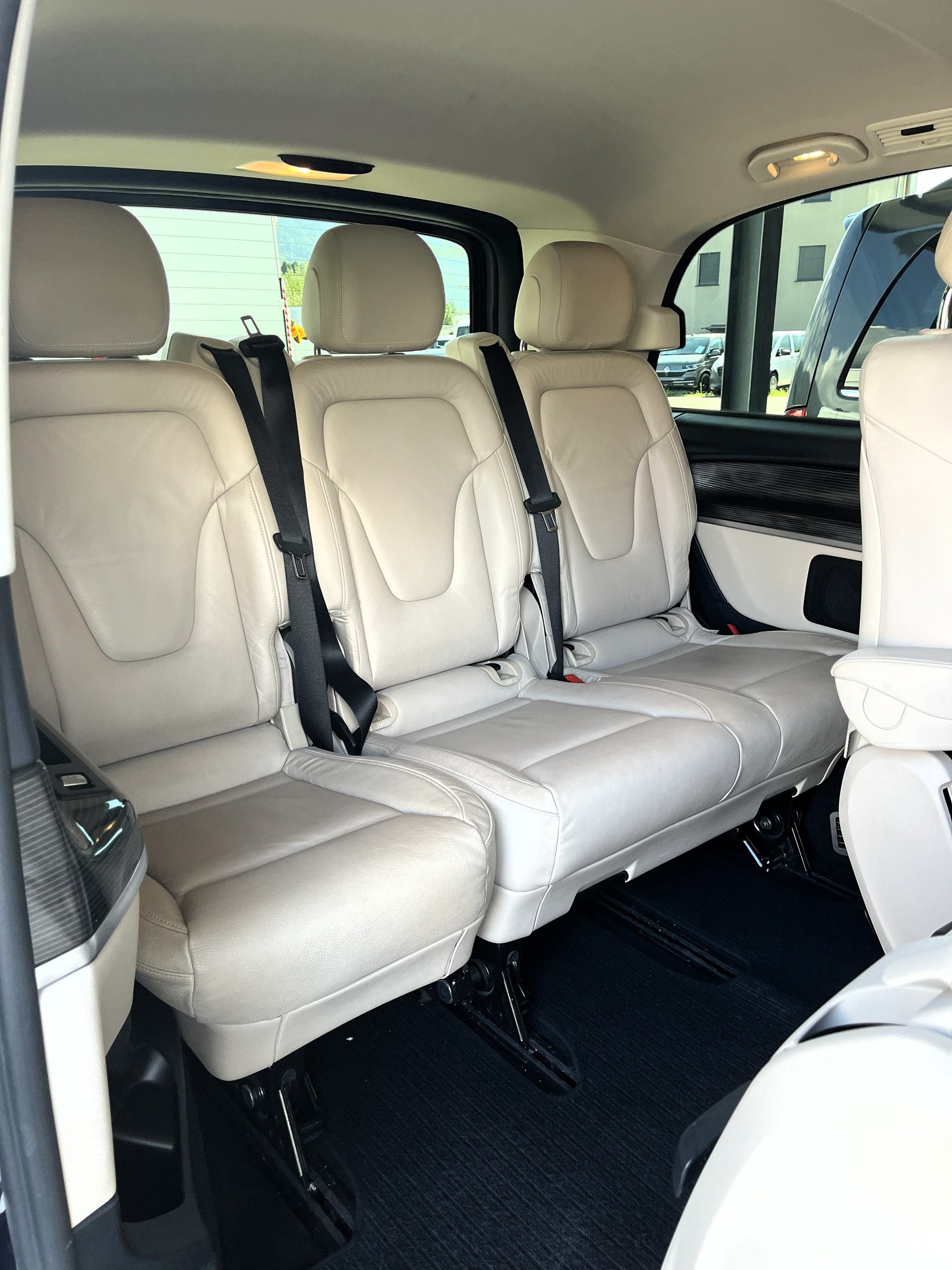 MERCEDES-BENZ V 300 d Avantgarde kompakt 4Matic 9G-Tronic-image-14