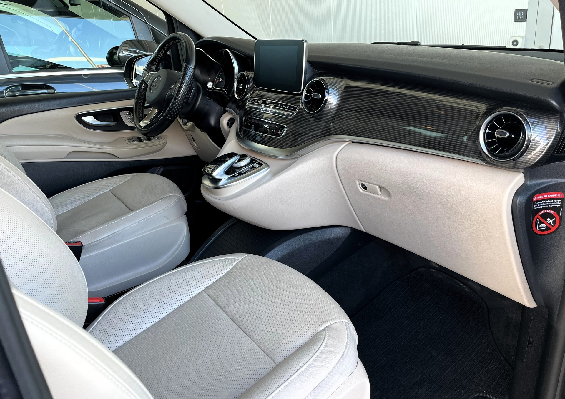 MERCEDES-BENZ V 300 d Avantgarde kompakt 4Matic 9G-Tronic-image-8