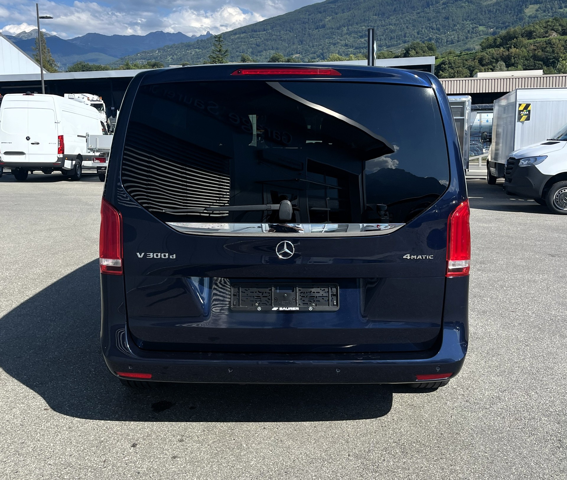 MERCEDES-BENZ V 300 d Avantgarde kompakt 4Matic 9G-Tronic-image-3