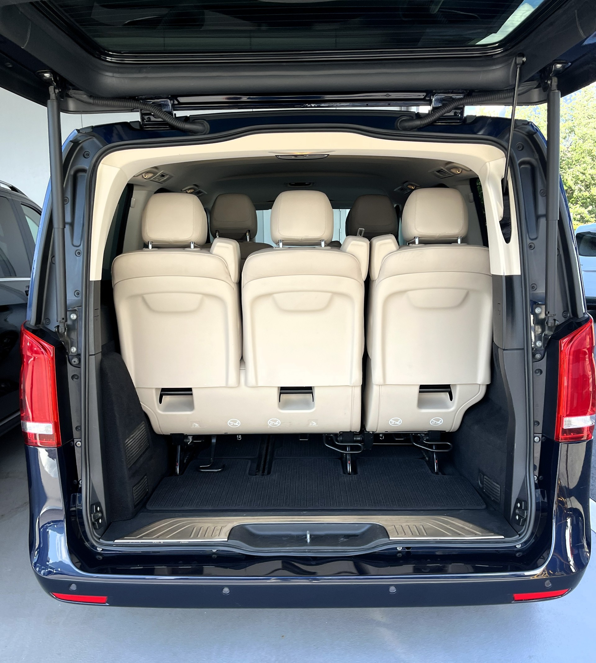 MERCEDES-BENZ V 300 d Avantgarde kompakt 4Matic 9G-Tronic-image-18